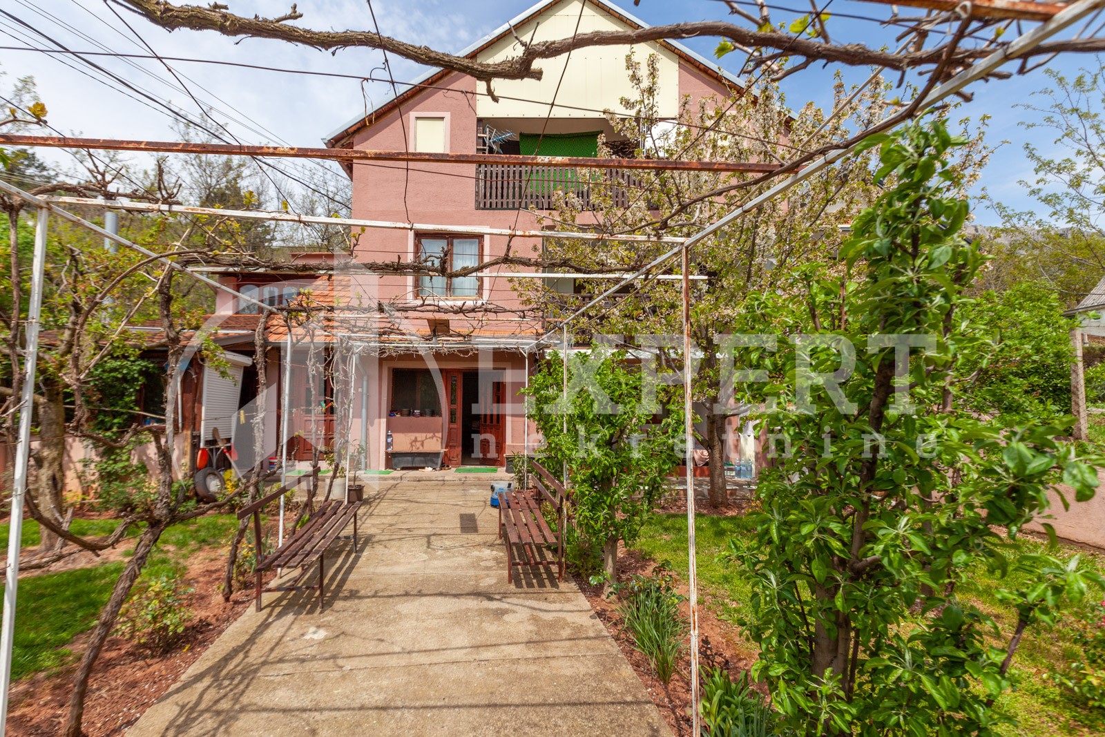 četvorosobna kuća, 250 m2, Sićevo, Sićevo ID: p-08432 2