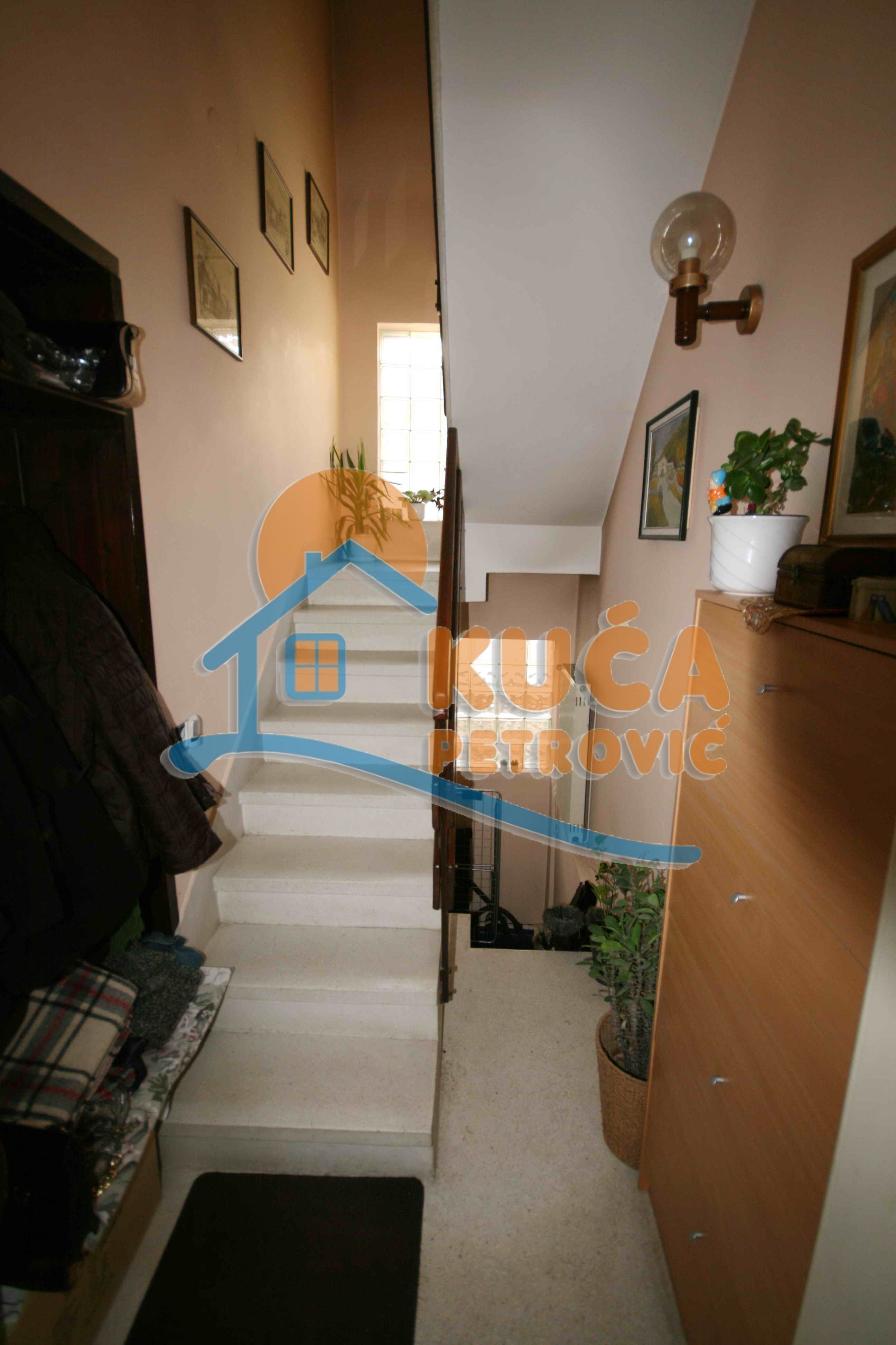 četvorosobna kuća, 275 m2, Centar, Jeronimova ID: p-07609 12