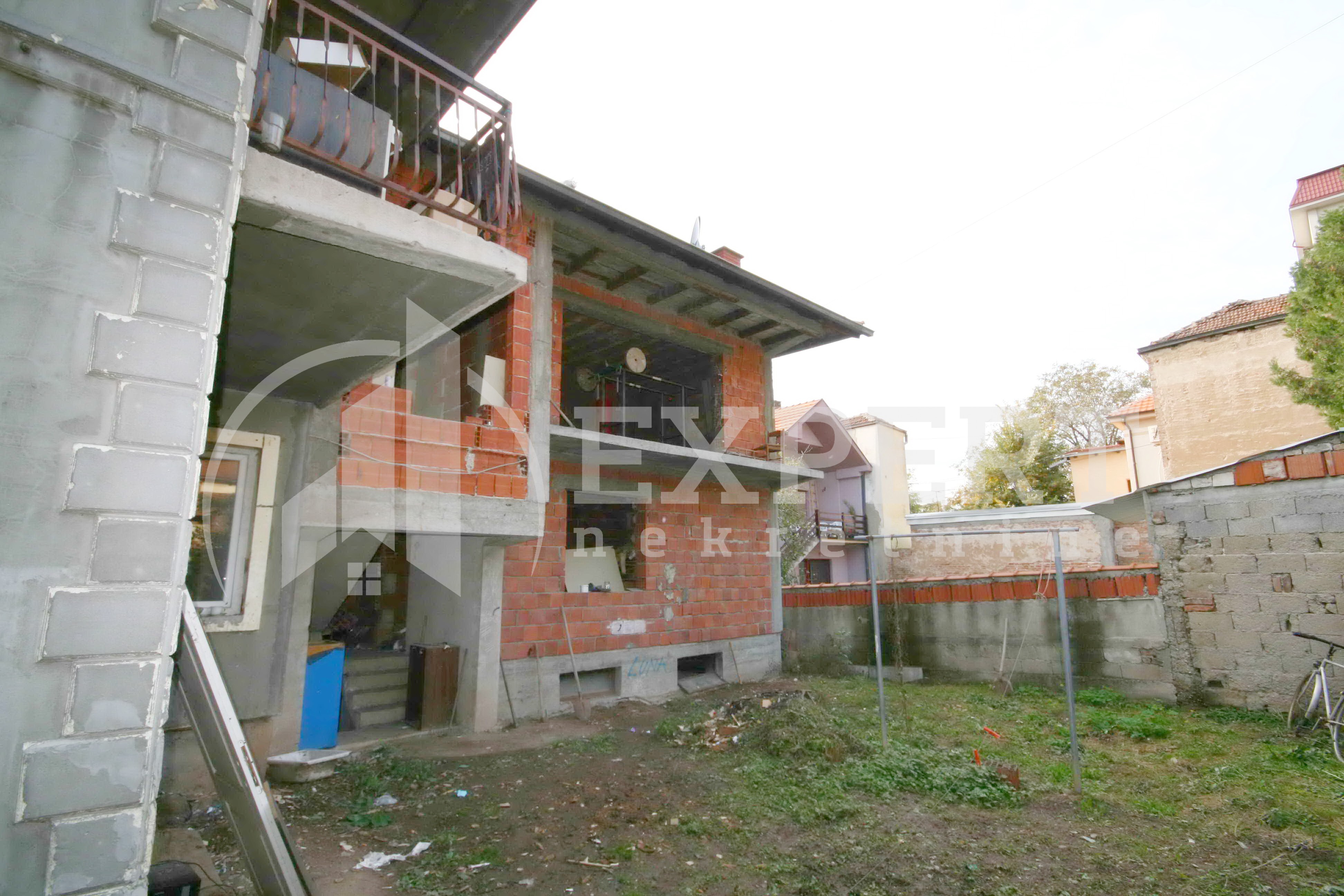 četvorosobna kuća, 300 m2, Centar, Generala Milojka Lešjanina ID: p-01808 2