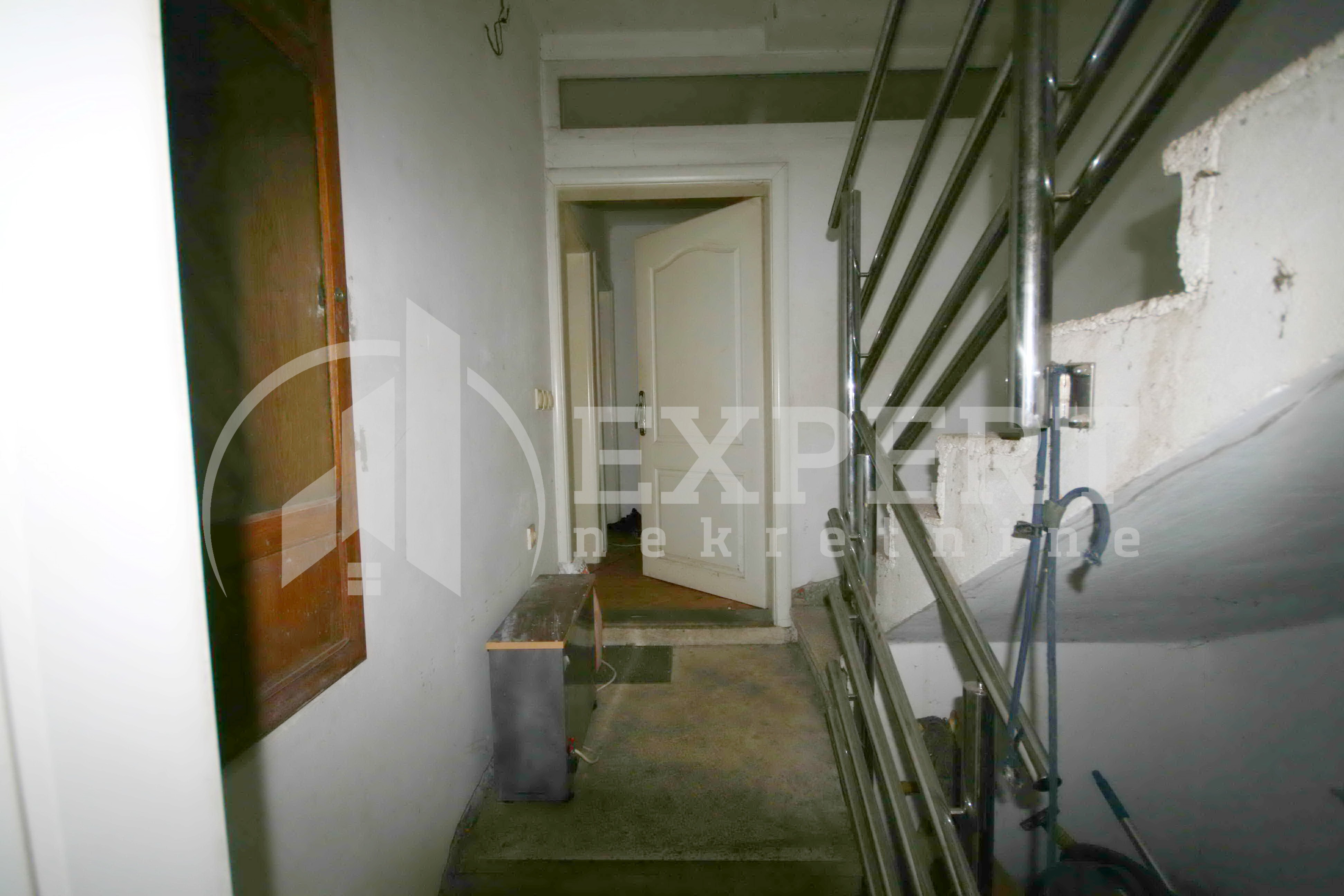 četvorosobna kuća, 300 m2, Centar, Generala Milojka Lešjanina ID: p-01808 3