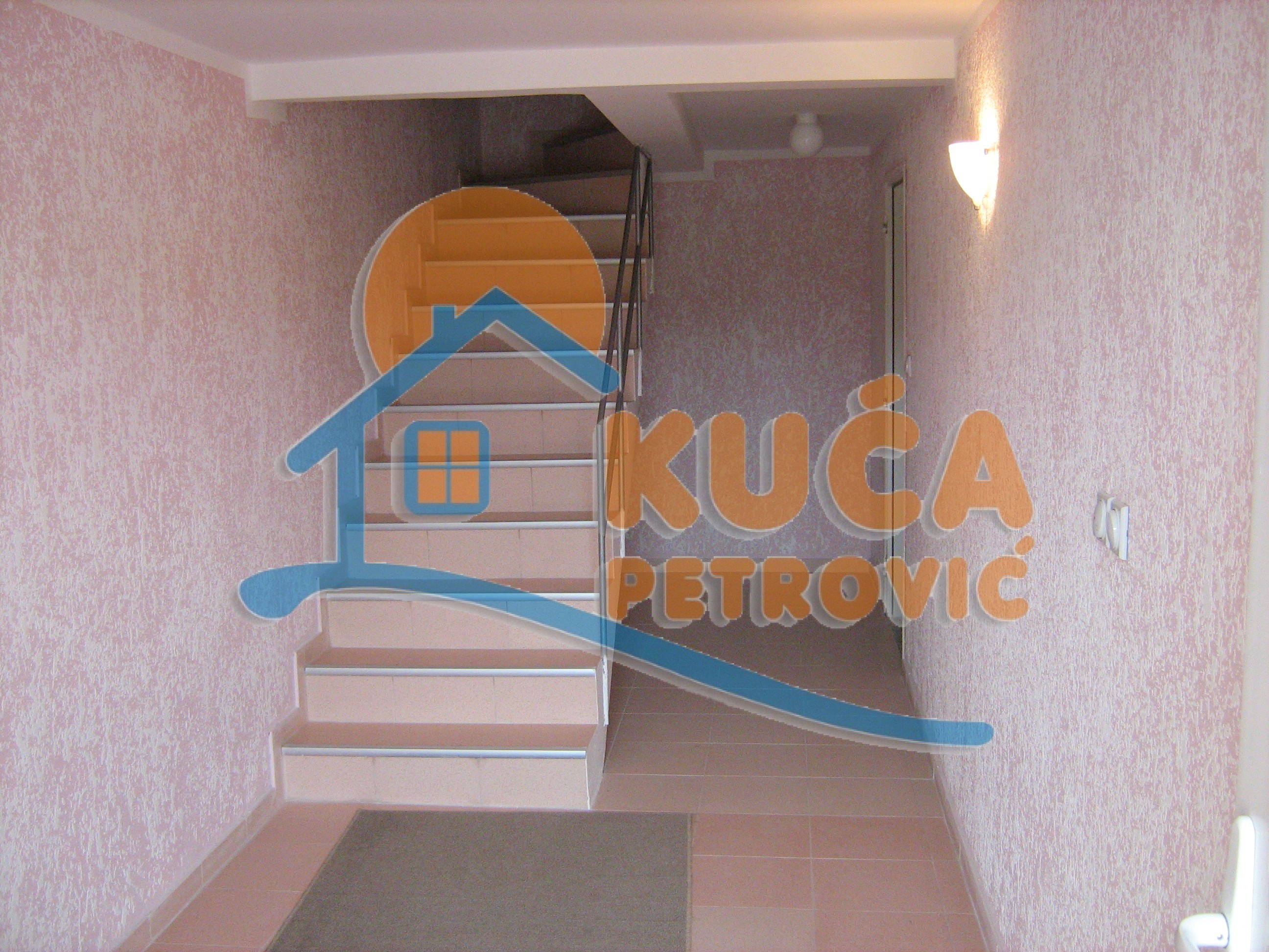 četvorosobna kuća, 239 m2, Donja Vrežina, Knjaževačka ID: p-01536 2