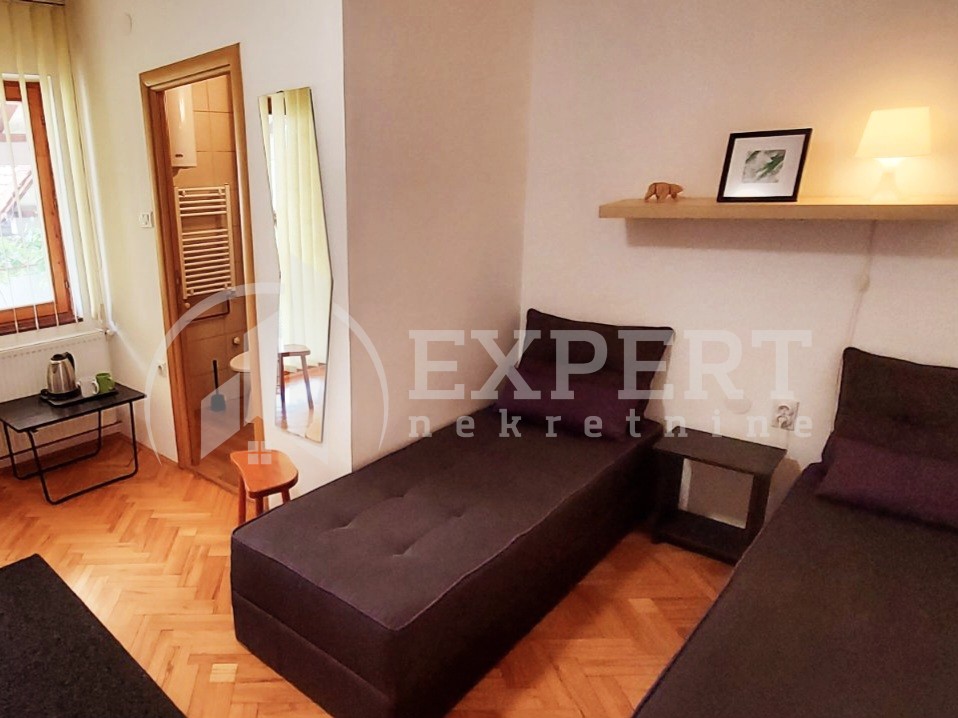 četvorosobna kuća, 300 m2, Palilula, Topličkog partizanskog odreda ID: i-010408 2