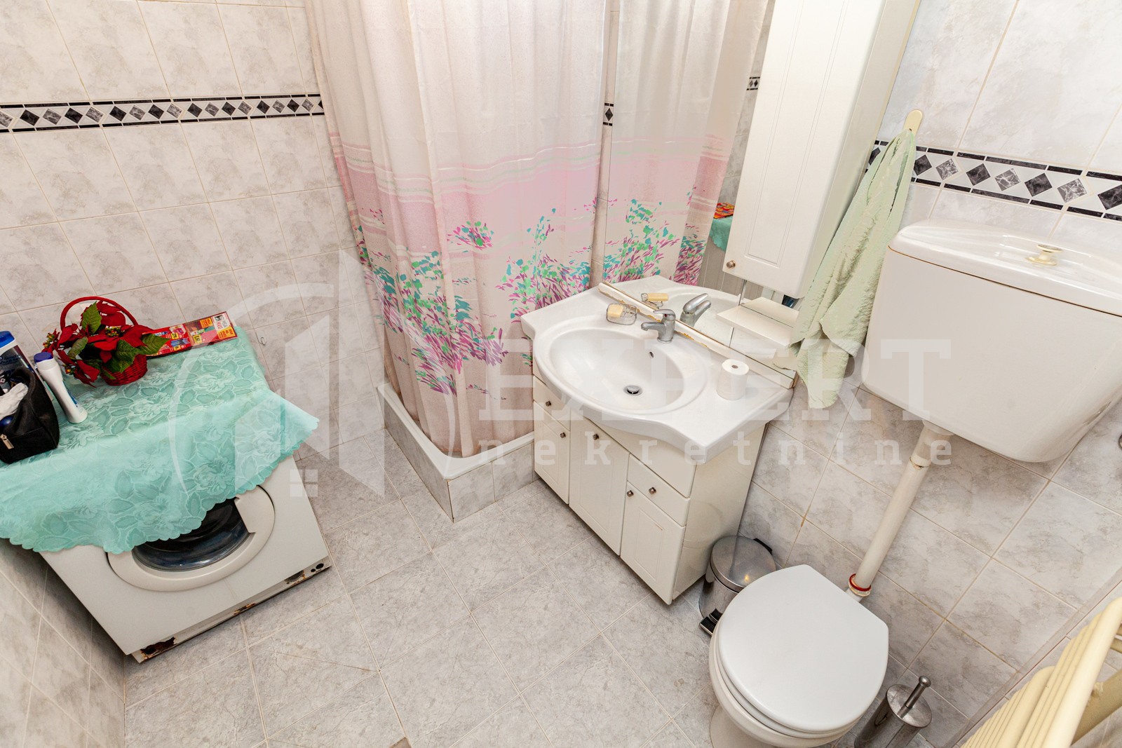 četvorosobna kuća, 300 m2, Šojka, Jug Bogdanova ID: i-05256 23