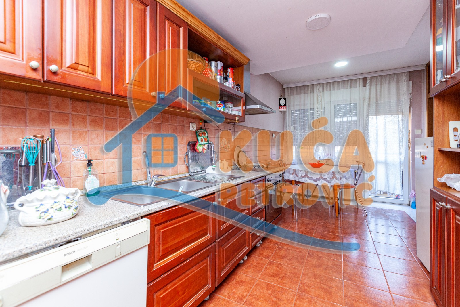 četvorosobna kuća, 450 m2, Centar, Jug Bogdanova ID: p-05303 12