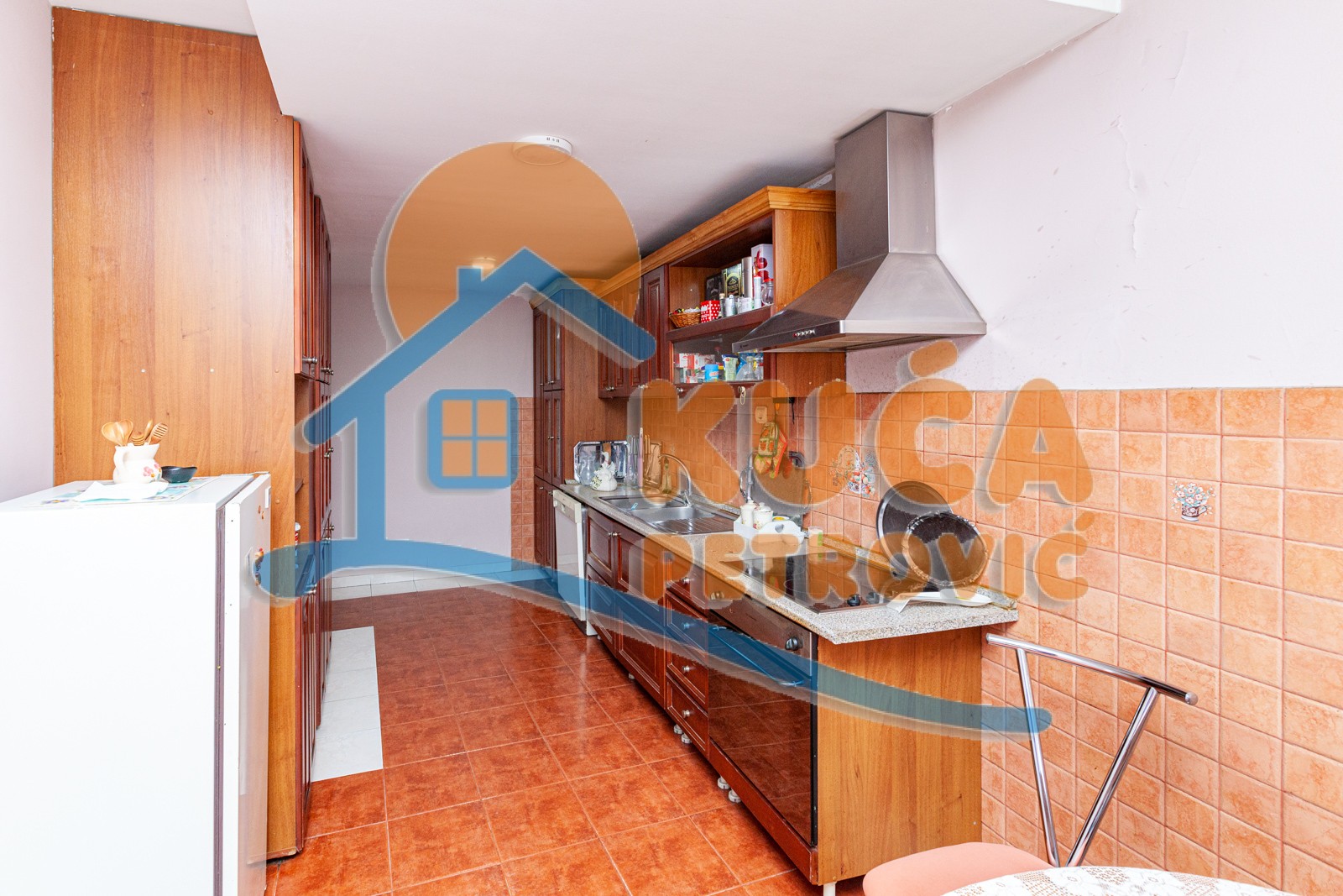 četvorosobna kuća, 450 m2, Centar, Jug Bogdanova ID: p-05303 13