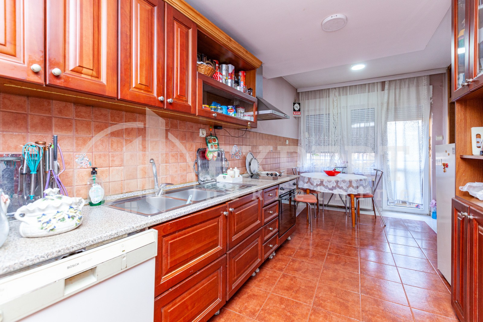 četvorosobna kuća, 450 m2, Centar, Jug Bogdanova ID: p-05303 12