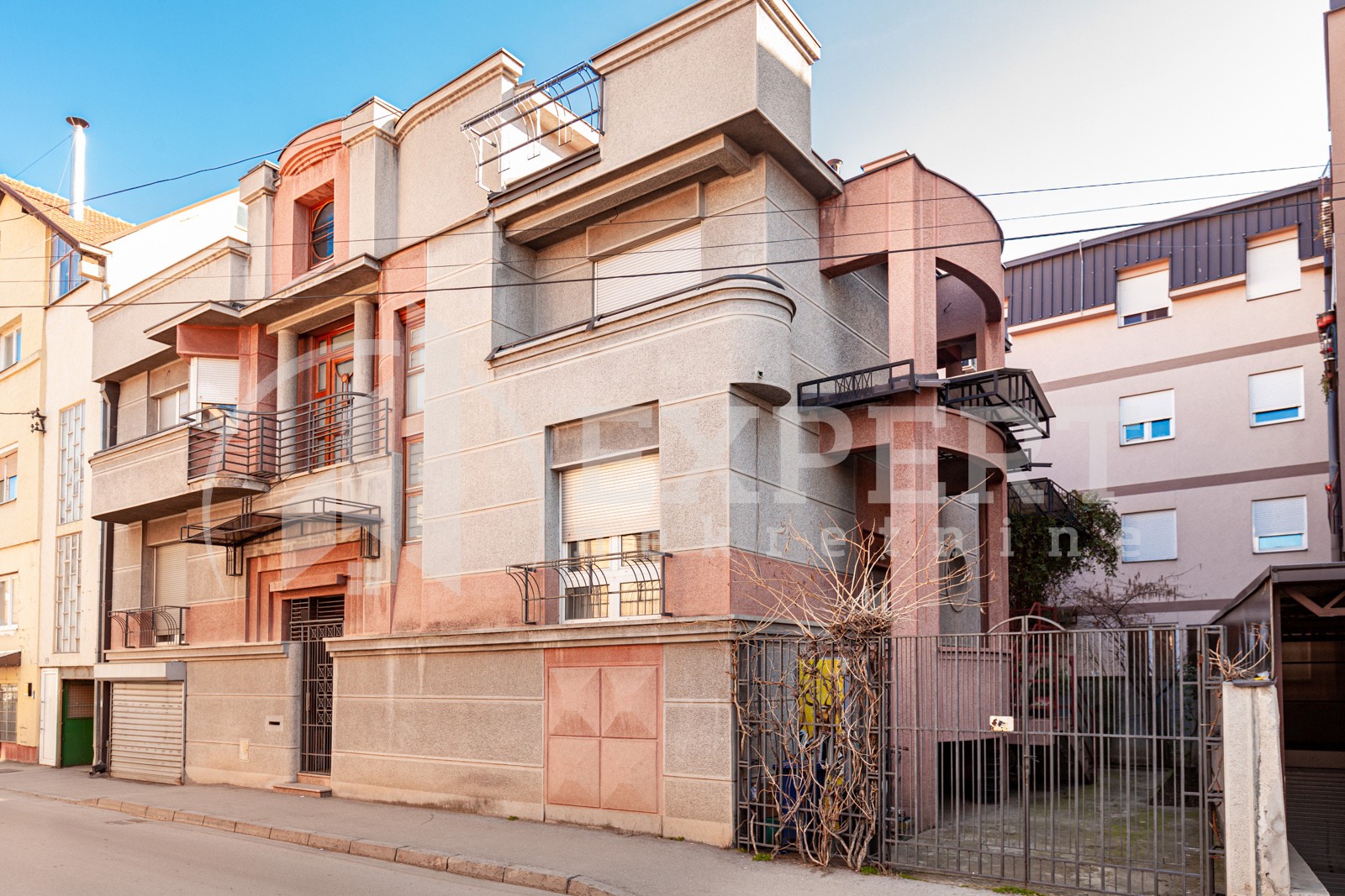 četvorosobna kuća, 450 m2, Centar, Jug Bogdanova ID: p-05303 2