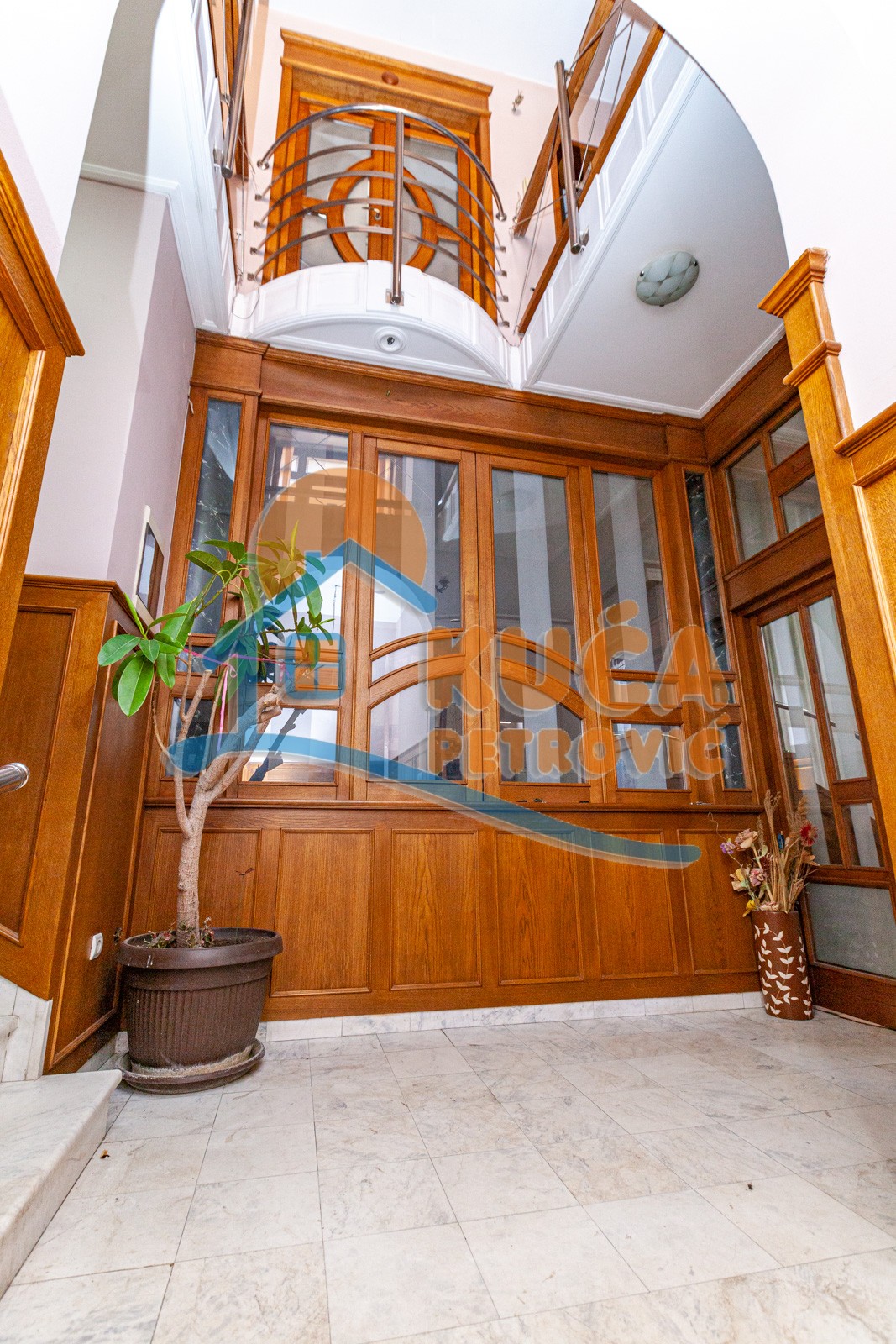 četvorosobna kuća, 450 m2, Centar, Jug Bogdanova ID: p-05303 15