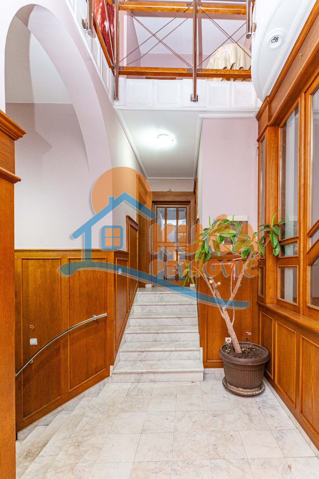 četvorosobna kuća, 450 m2, Centar, Jug Bogdanova ID: p-05303 16