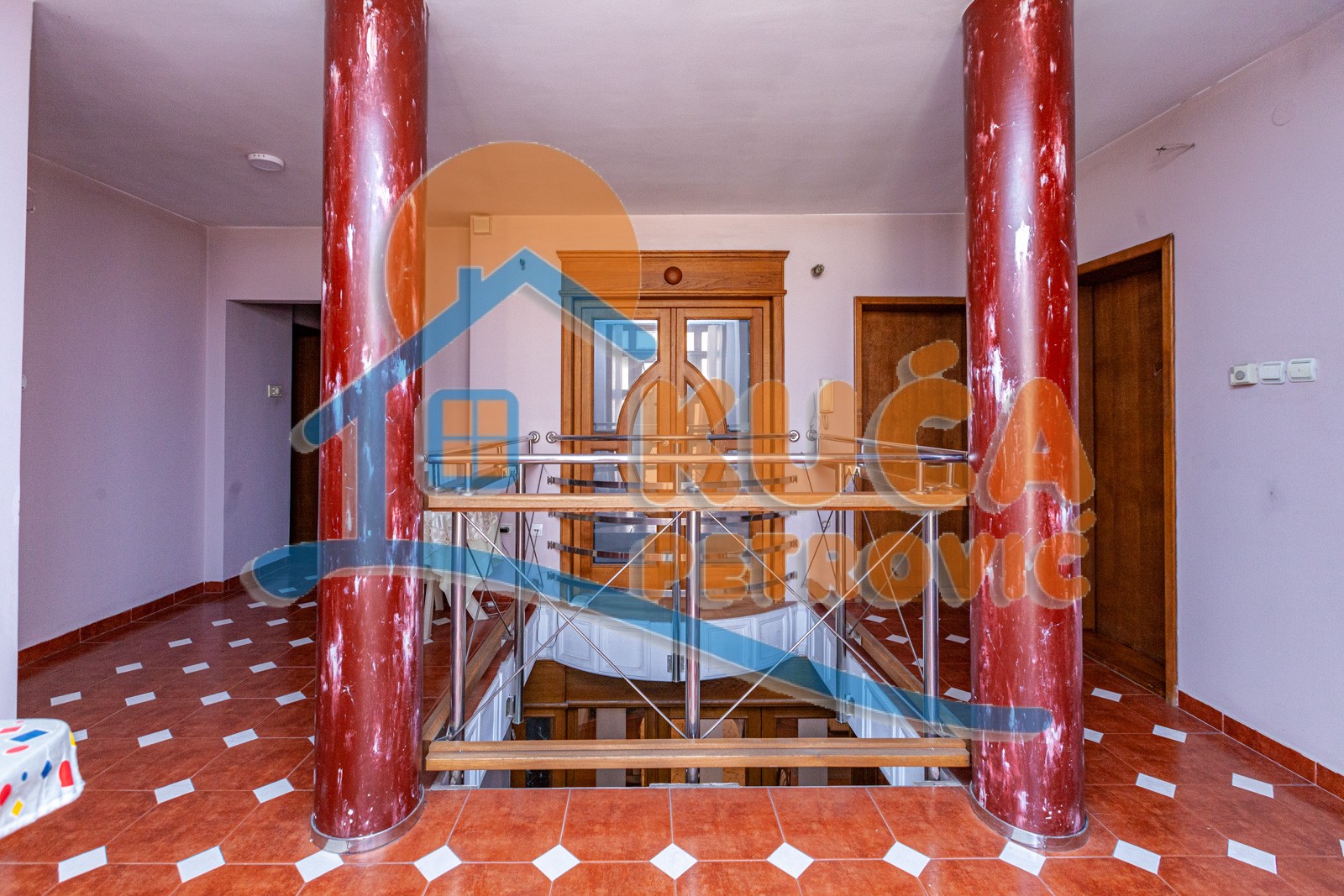 četvorosobna kuća, 450 m2, Centar, Jug Bogdanova ID: p-05303 19