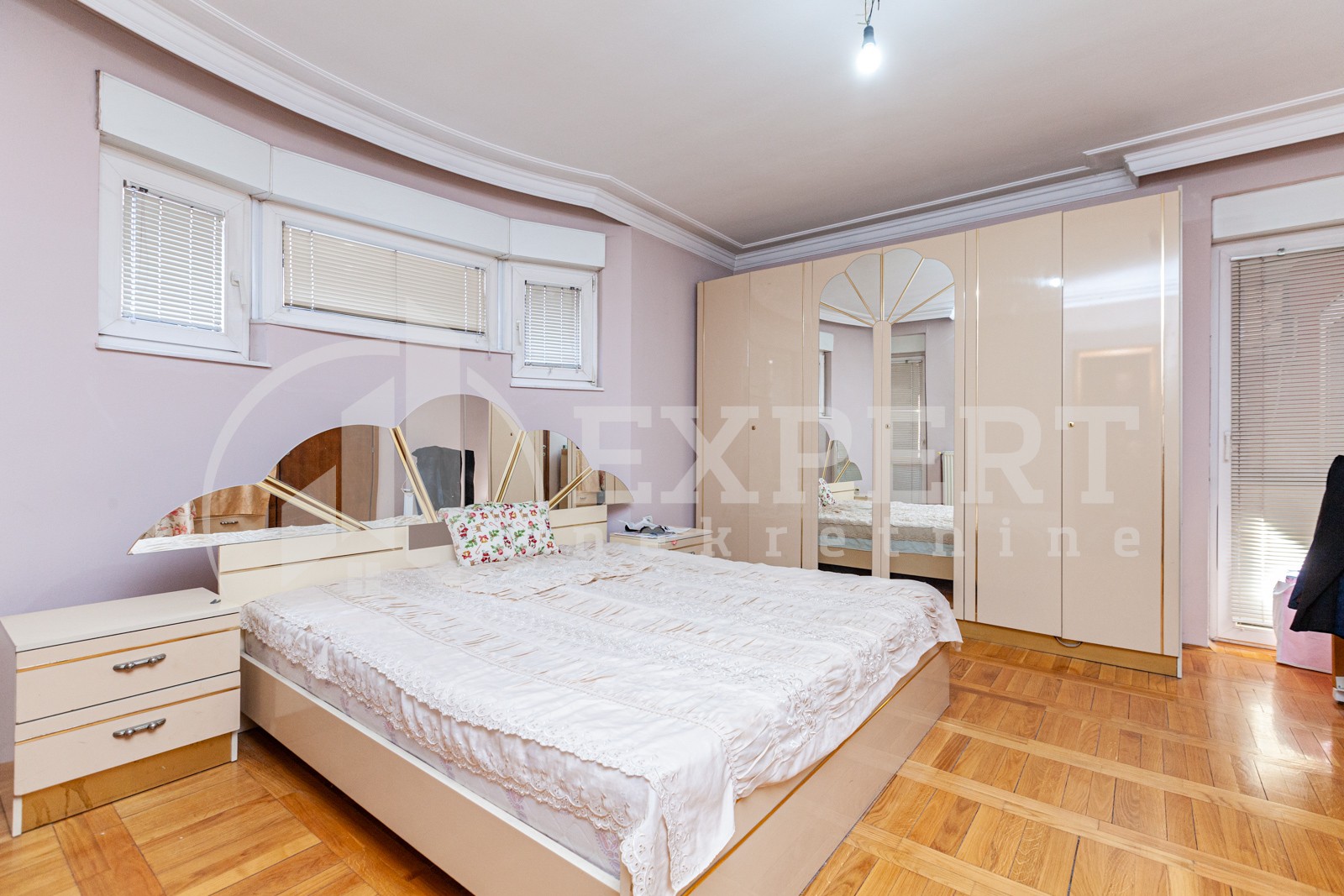 četvorosobna kuća, 450 m2, Centar, Jug Bogdanova ID: p-05303 22