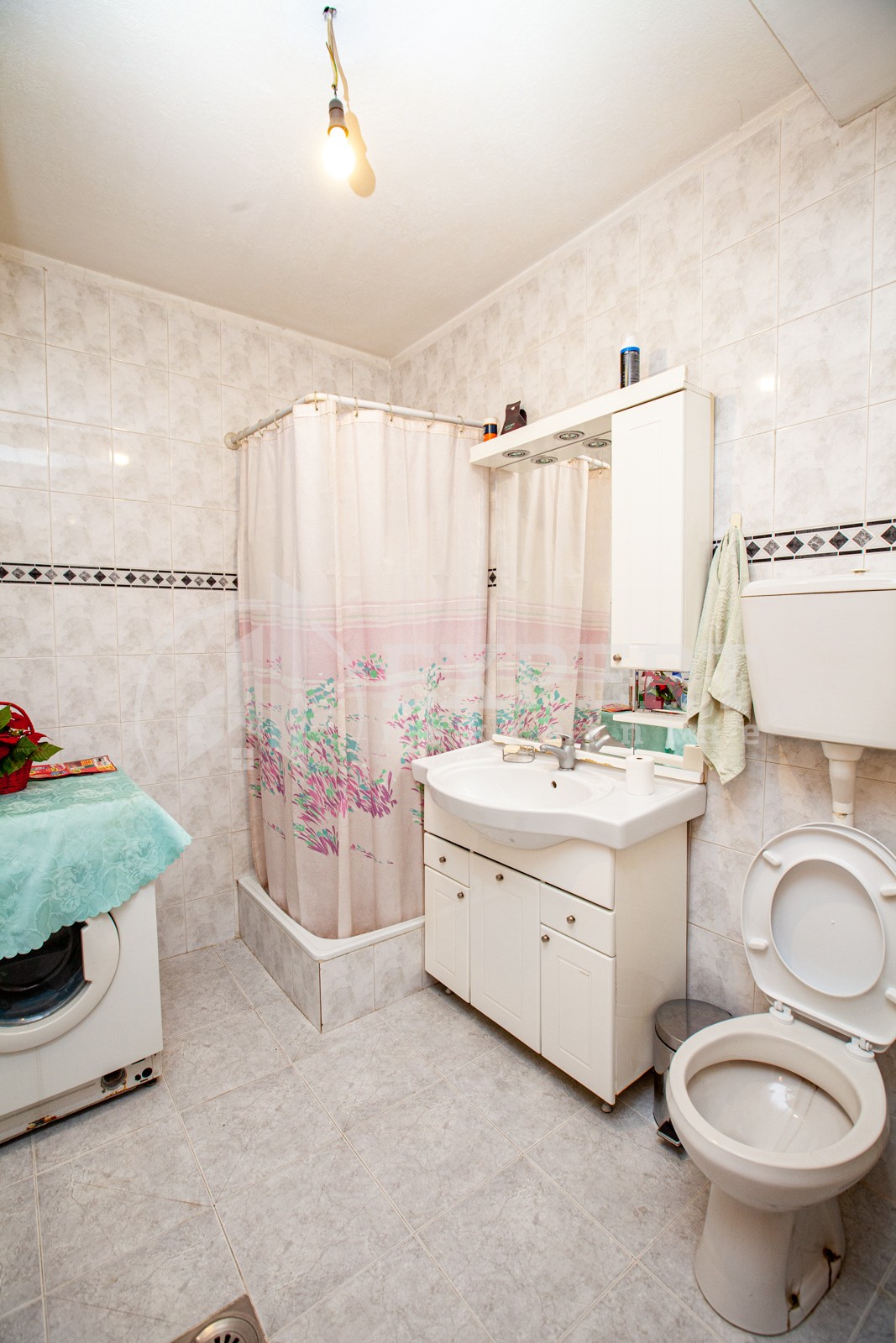 četvorosobna kuća, 450 m2, Centar, Jug Bogdanova ID: p-05303 26