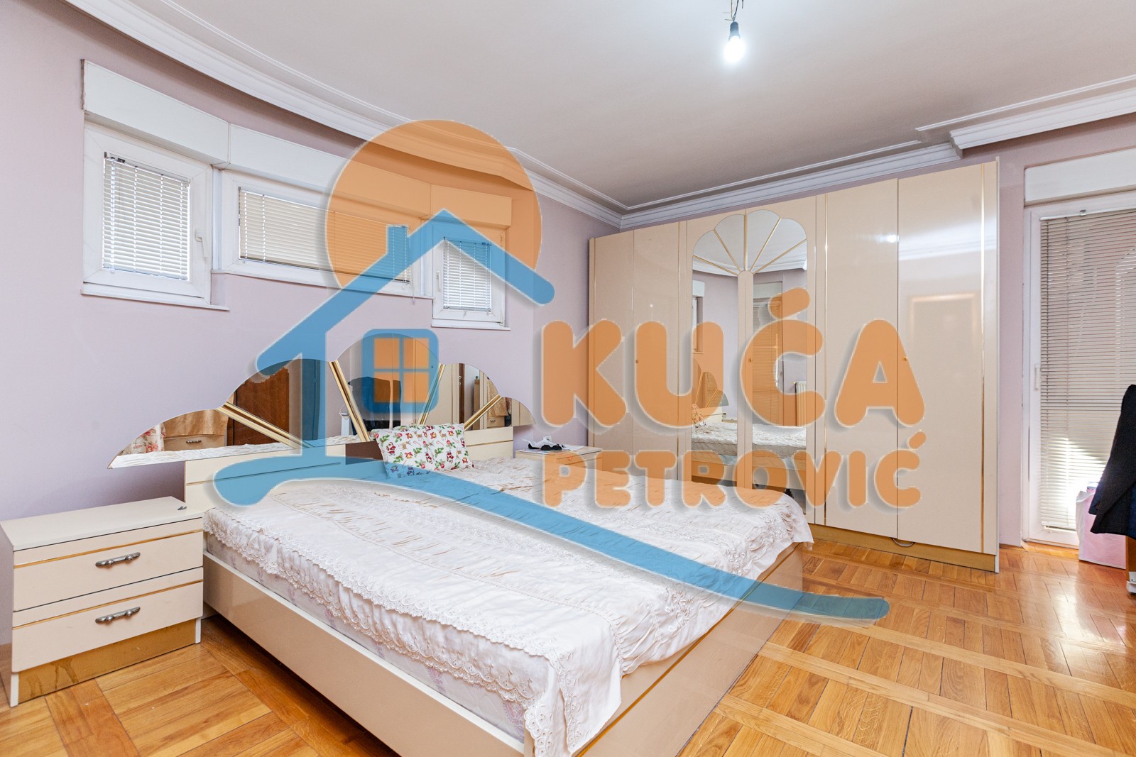 četvorosobna kuća, 450 m2, Centar, Jug Bogdanova ID: p-05303 22