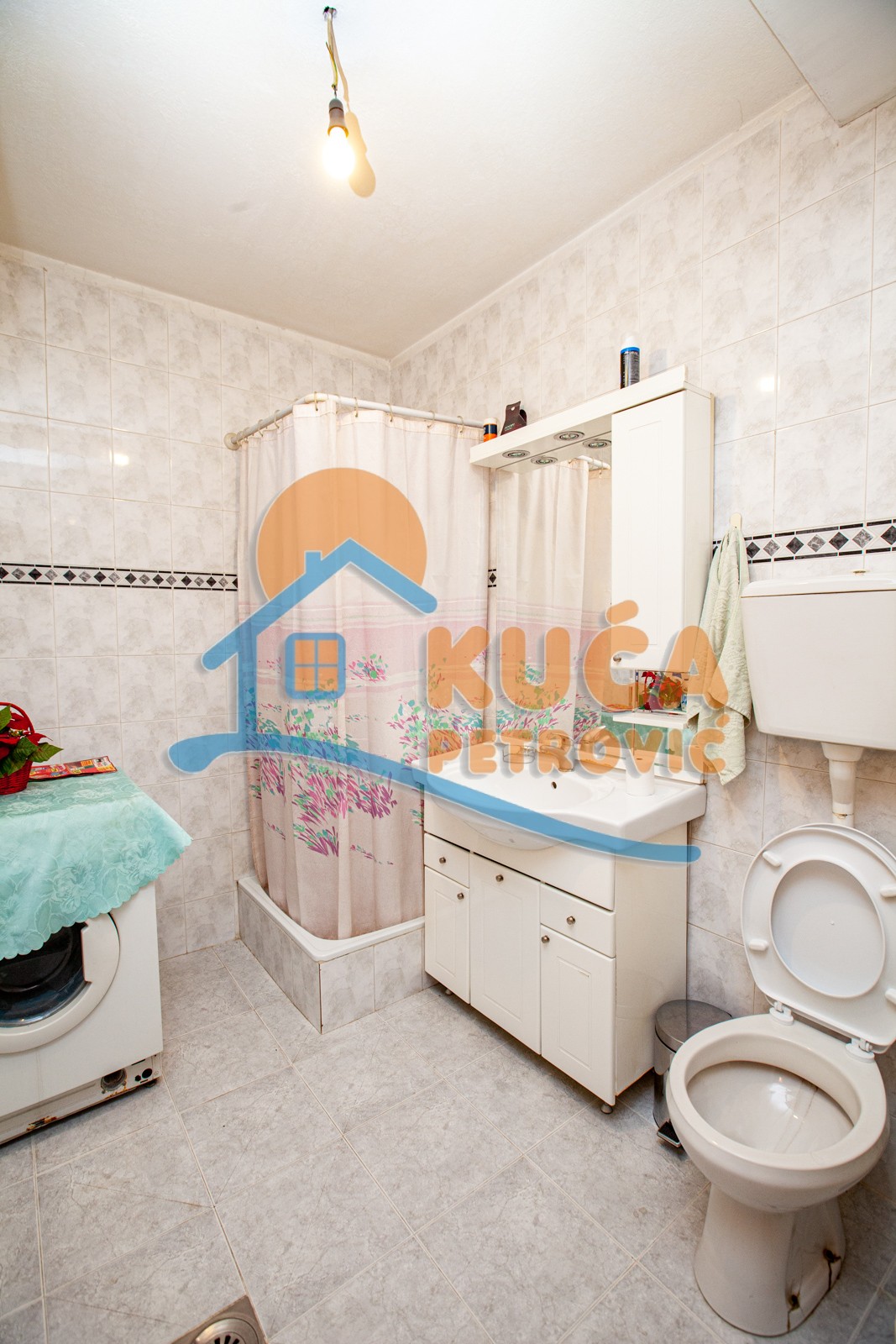 četvorosobna kuća, 450 m2, Centar, Jug Bogdanova ID: p-05303 26