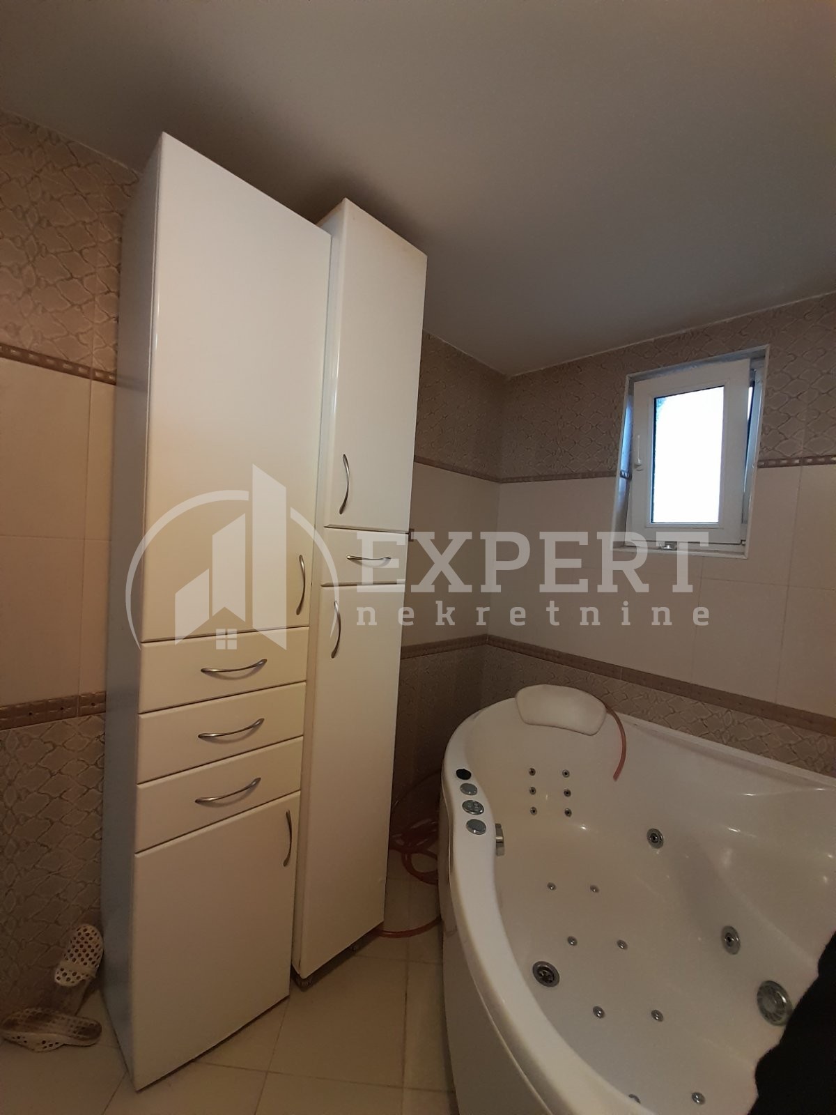 Dvosoban stan, 100 m2, Donja Vrežina, Skopska ID: i-010912 18