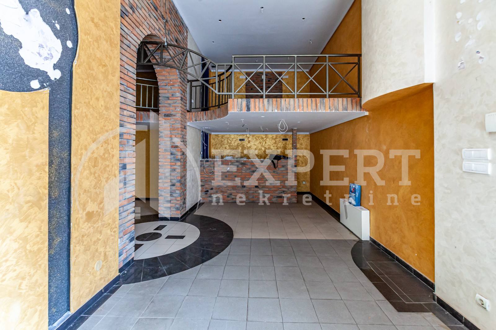 Lokal, 100 m2, Crveni Pevac, Bulevar dr Zorana ID: p-07858 1