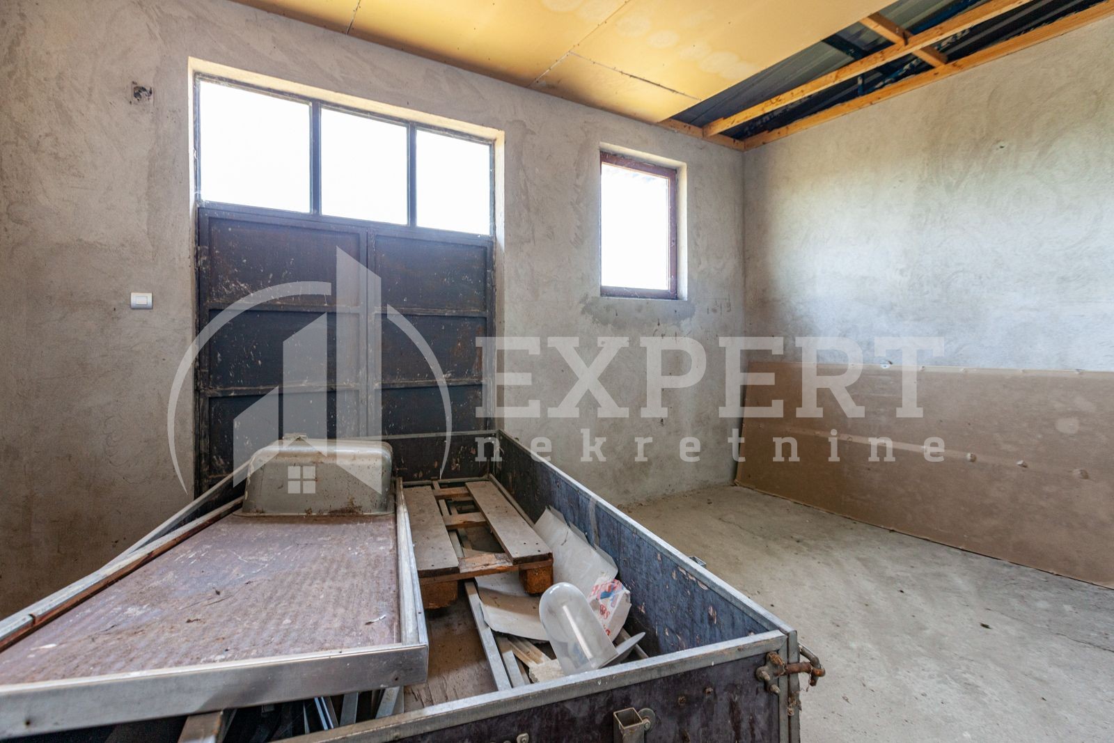 Lokal, 1100 m2, Pukovac ID: i-05840 8