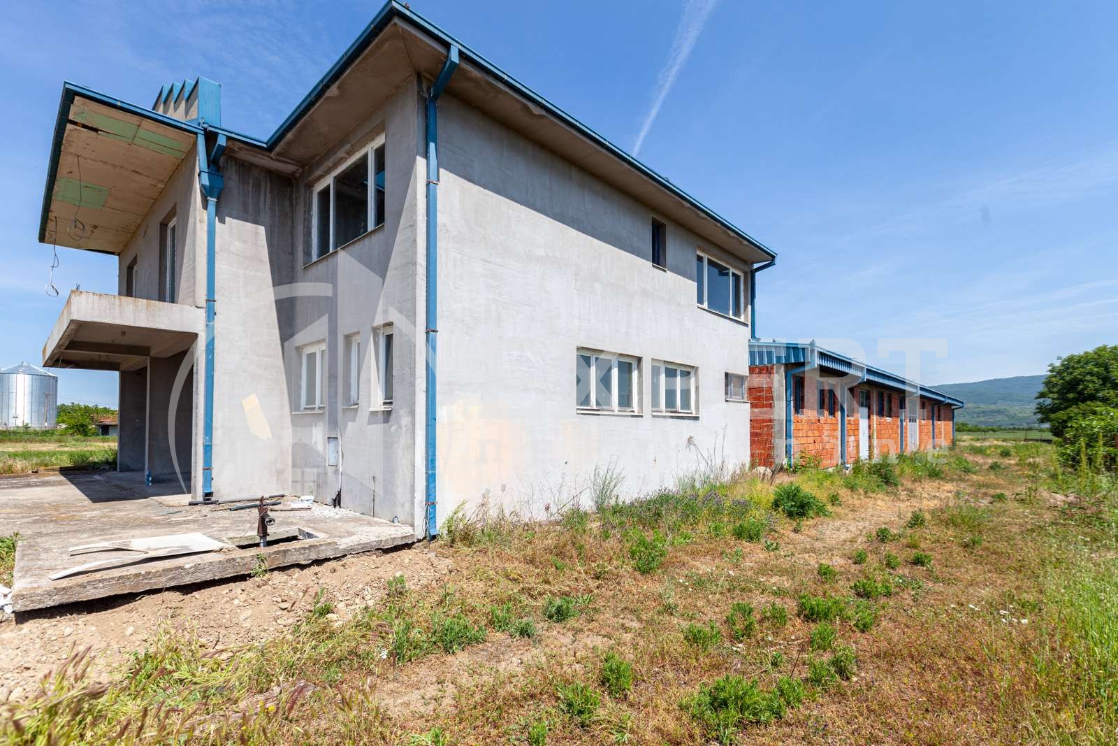 Lokal, 1100 m2, Pukovac ID: i-05840 22