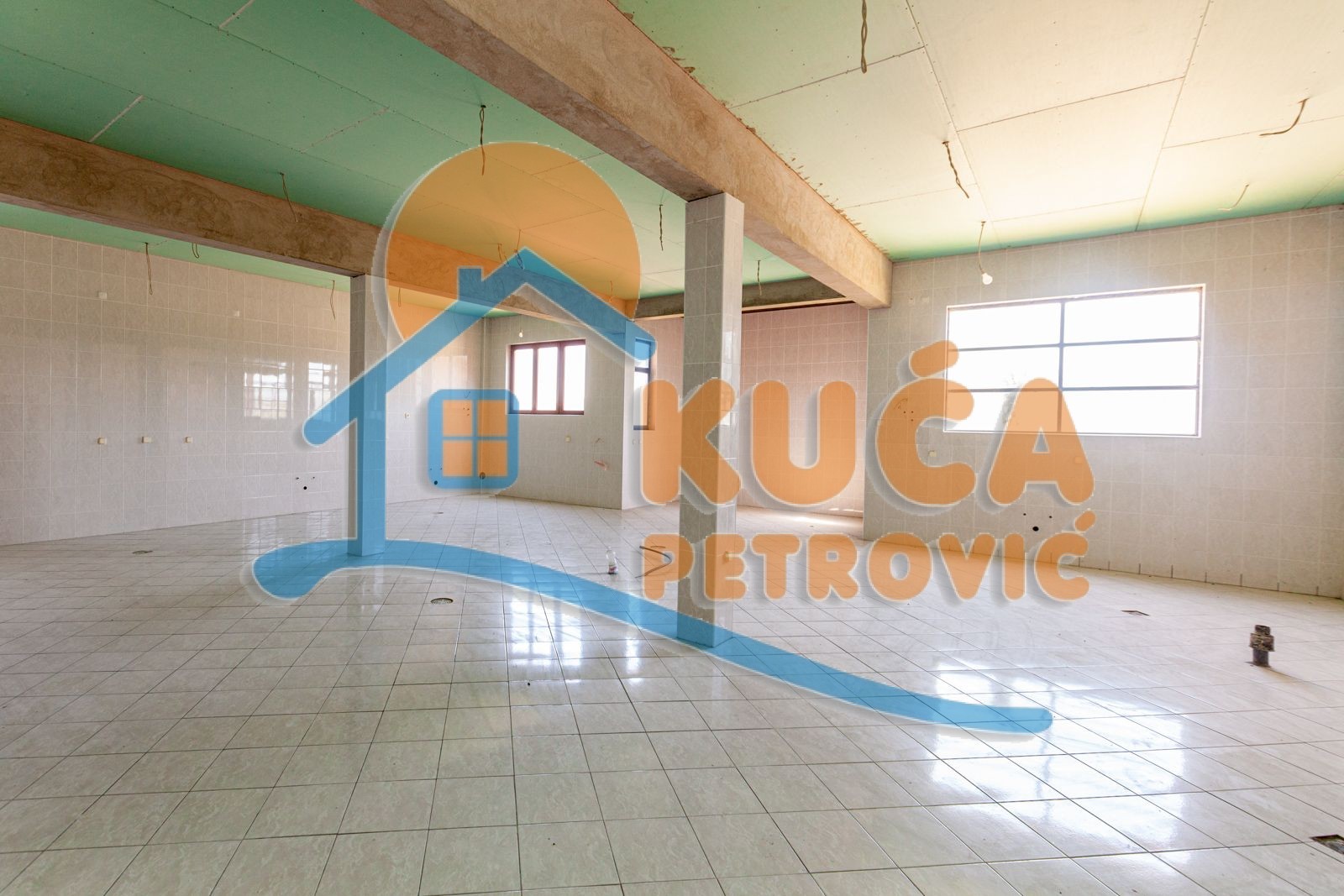 Lokal, 1100 m2, Pukovac ID: i-05840 2