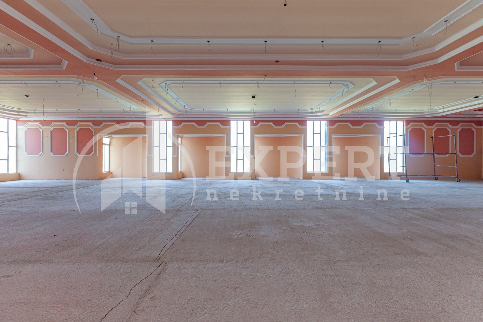 Lokal, 1100 m2, Pukovac ID: i-05840 1