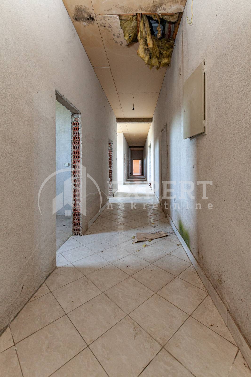 Lokal, 1100 m2, Pukovac ID: i-05840 11