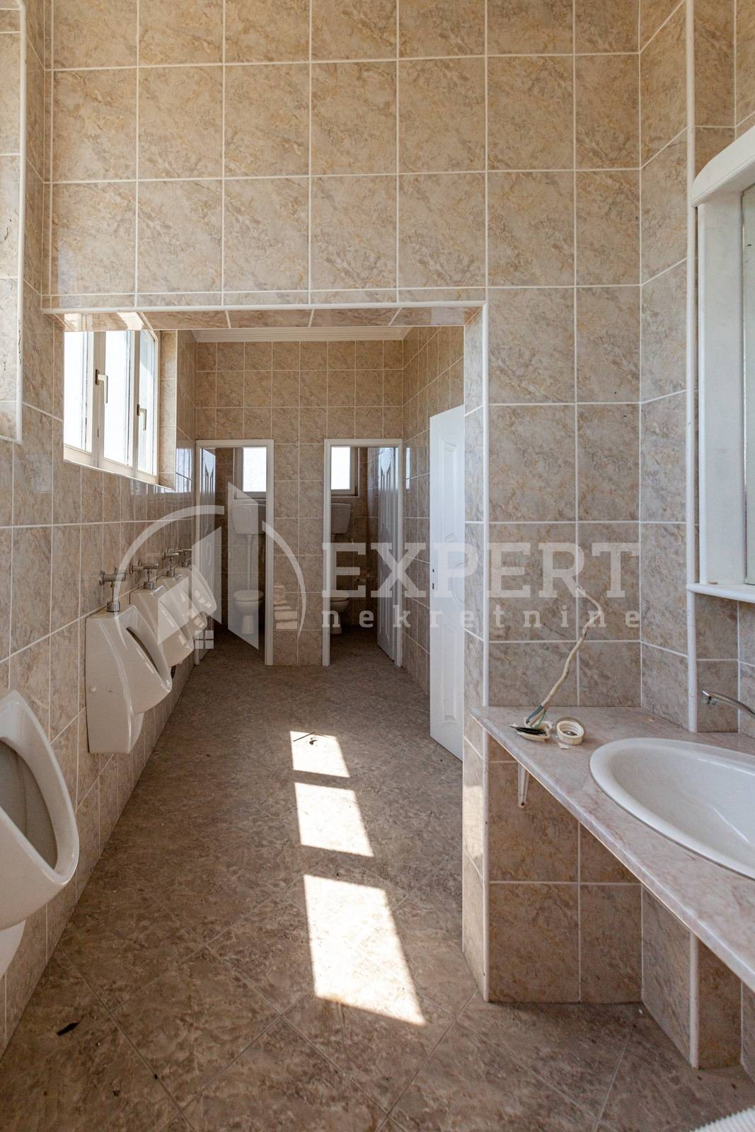 Lokal, 1100 m2, Pukovac ID: i-05840 13