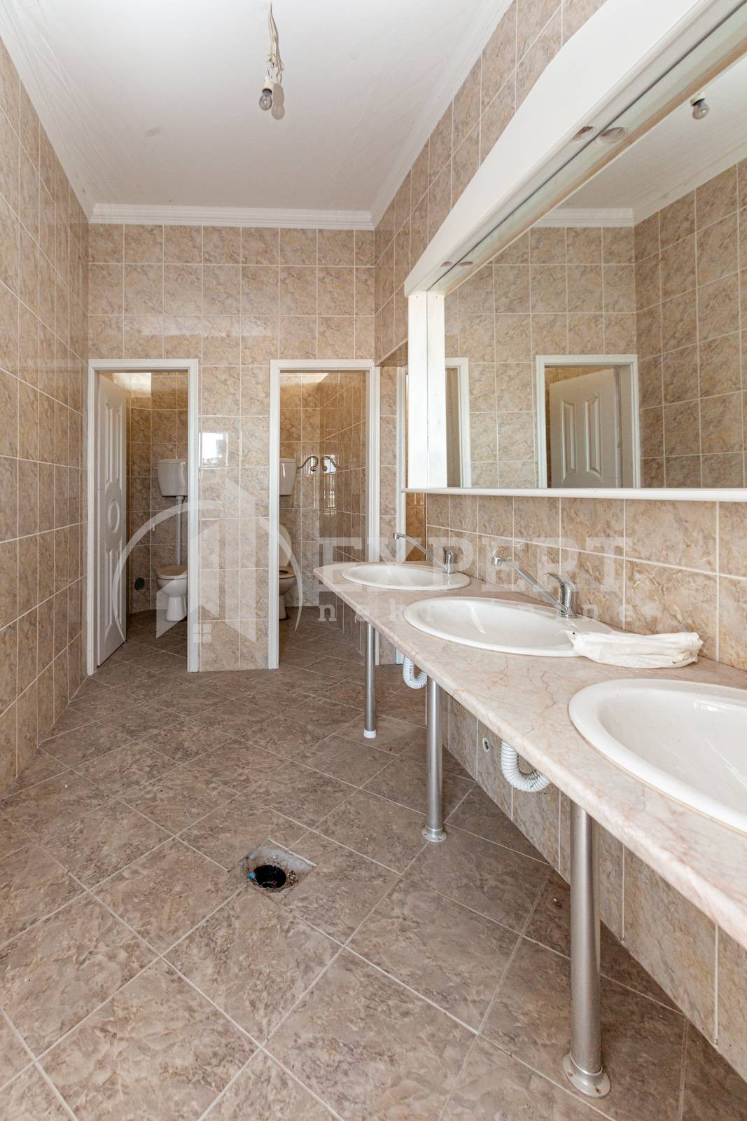 Lokal, 1100 m2, Pukovac ID: i-05840 14