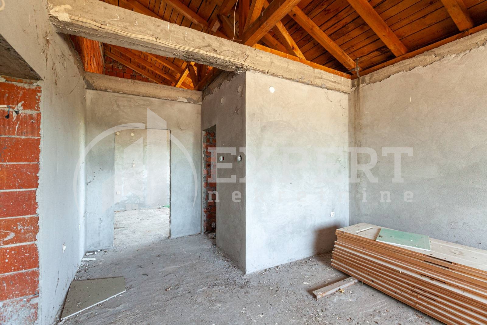 Lokal, 1100 m2, Pukovac ID: i-05840 16