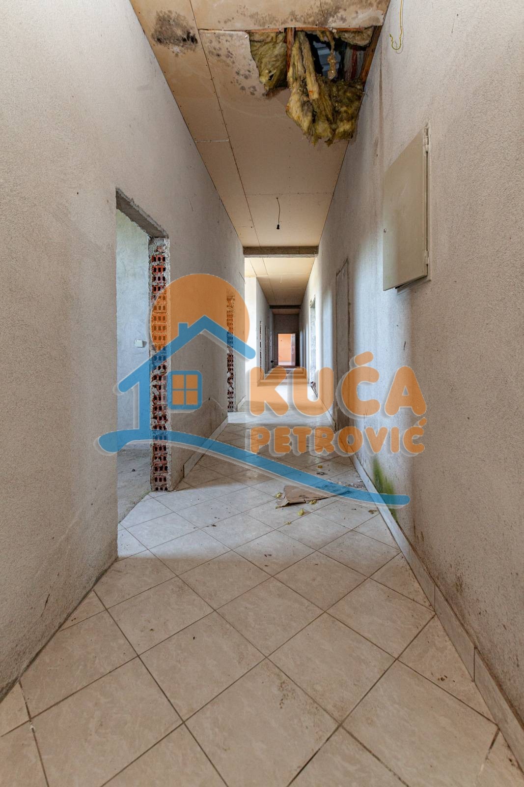 Lokal, 1100 m2, Pukovac ID: i-05840 11