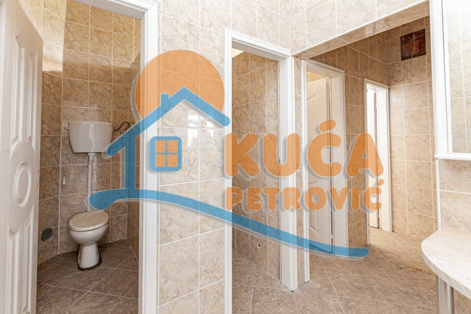 Lokal, 1100 m2, Pukovac ID: i-05840 15