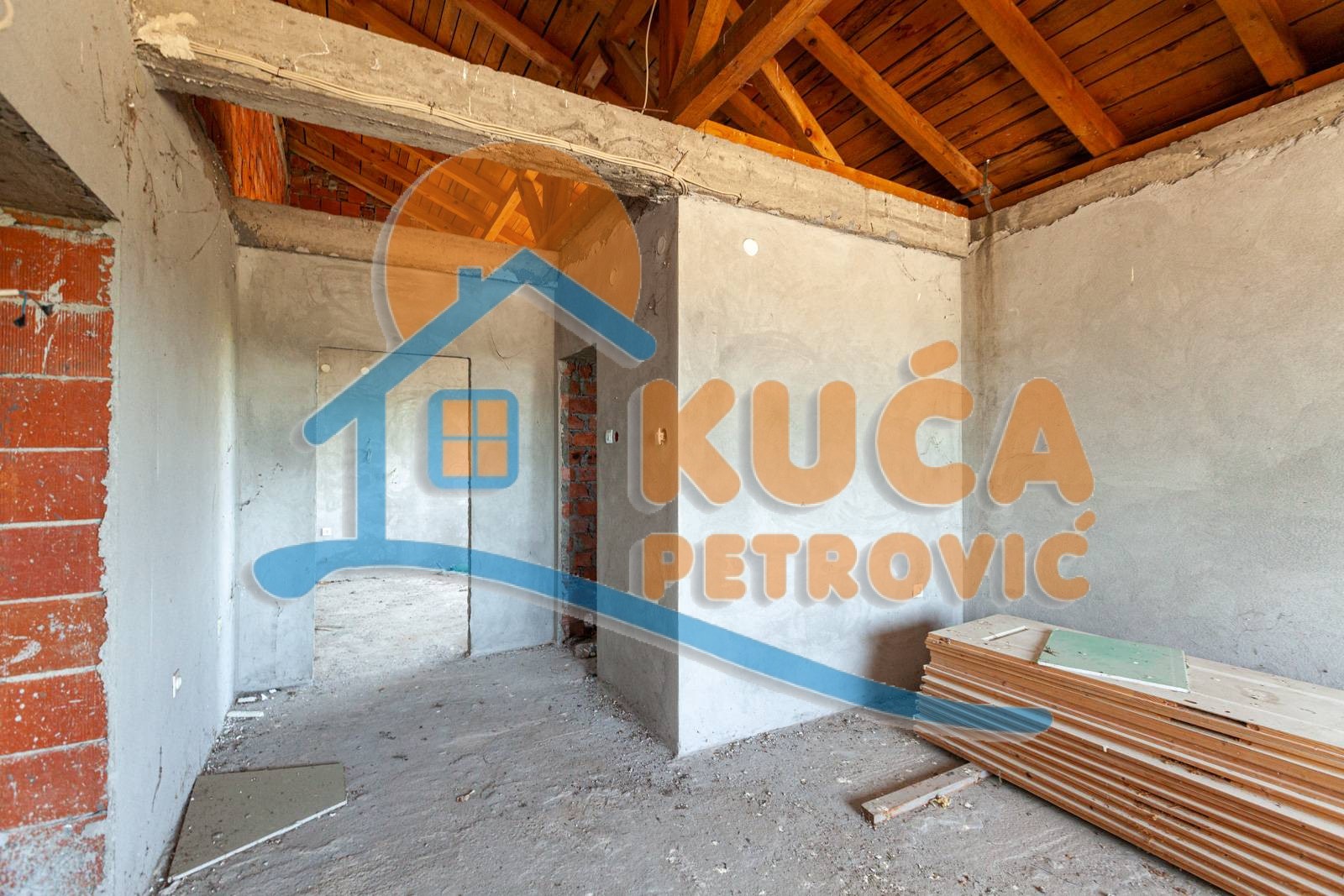 Lokal, 1100 m2, Pukovac ID: i-05840 16