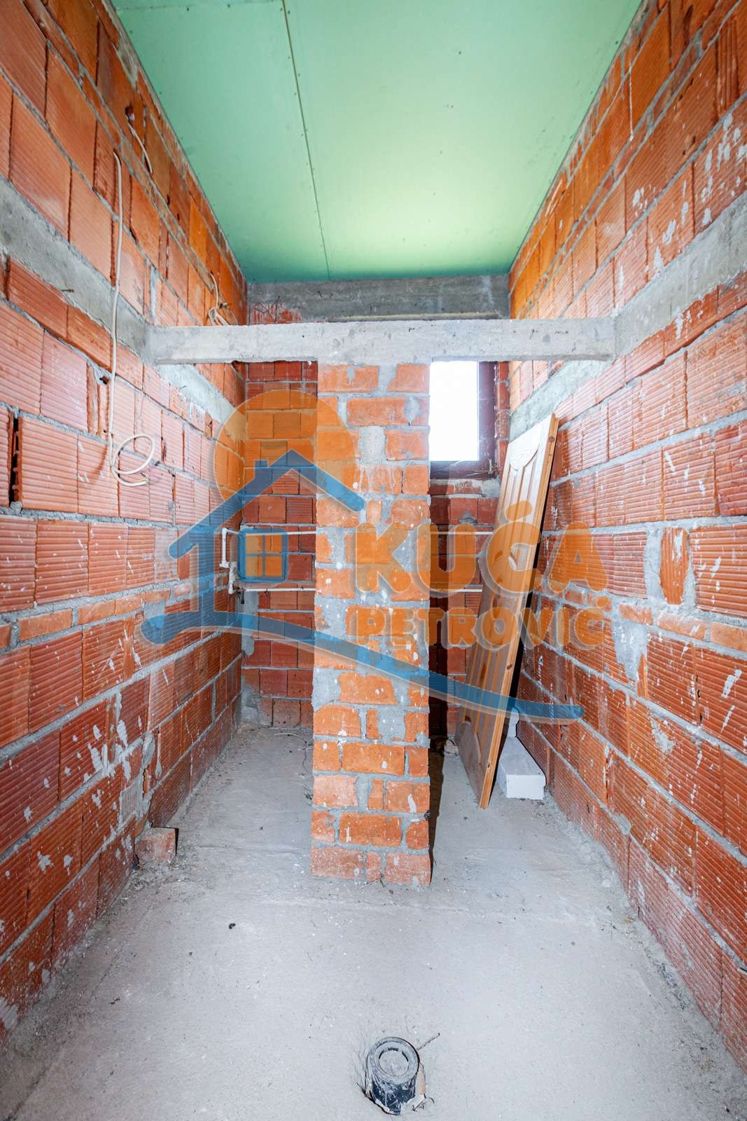 Lokal, 1100 m2, Pukovac ID: i-05840 9