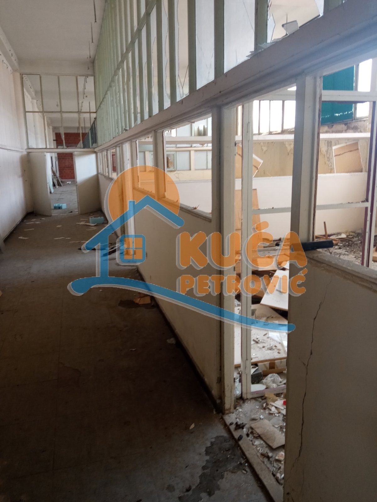 Lokal, 1260 m2, Trošarina, Bulevar svetog cara ID: i-06757 4