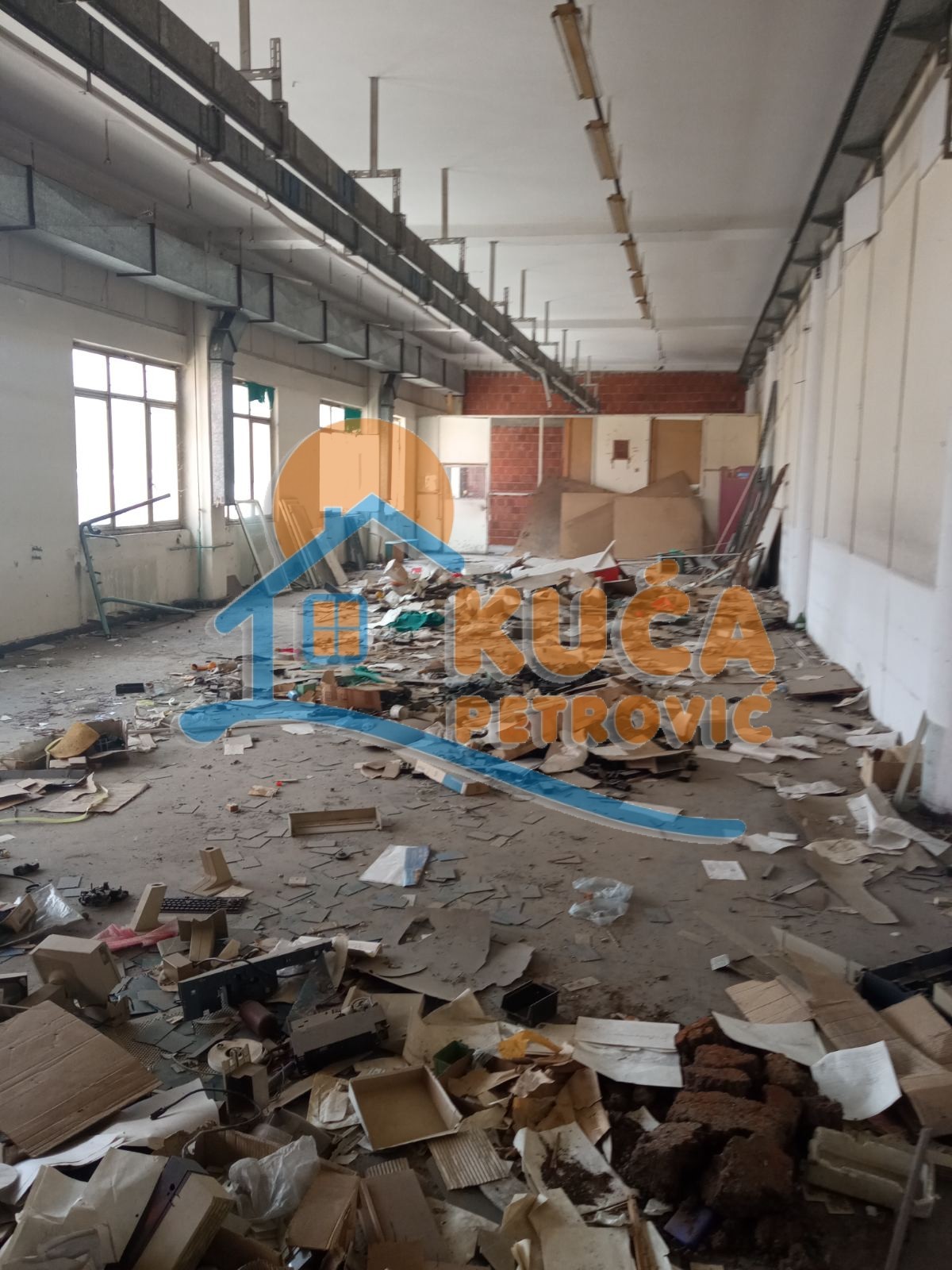 Lokal, 1260 m2, Trošarina, Bulevar svetog cara ID: i-06757 8