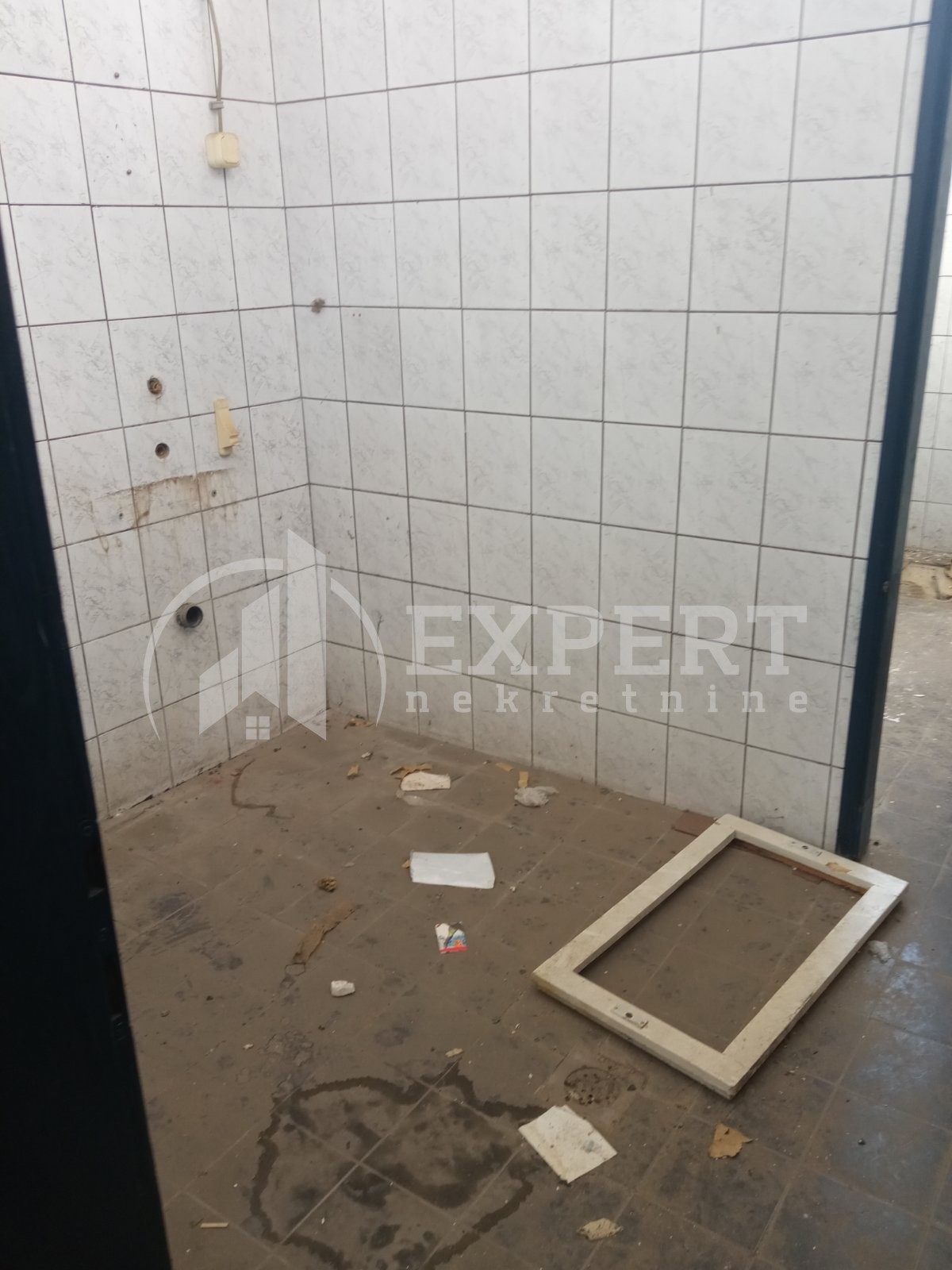 Lokal, 1260 m2, Trošarina, Bulevar svetog cara ID: i-06757 11