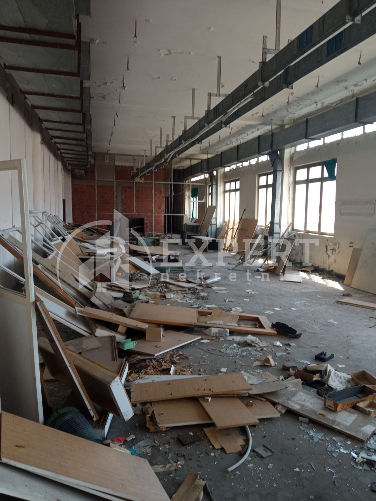 Lokal, 1260 m2, Trošarina, Bulevar svetog cara ID: i-06757 18