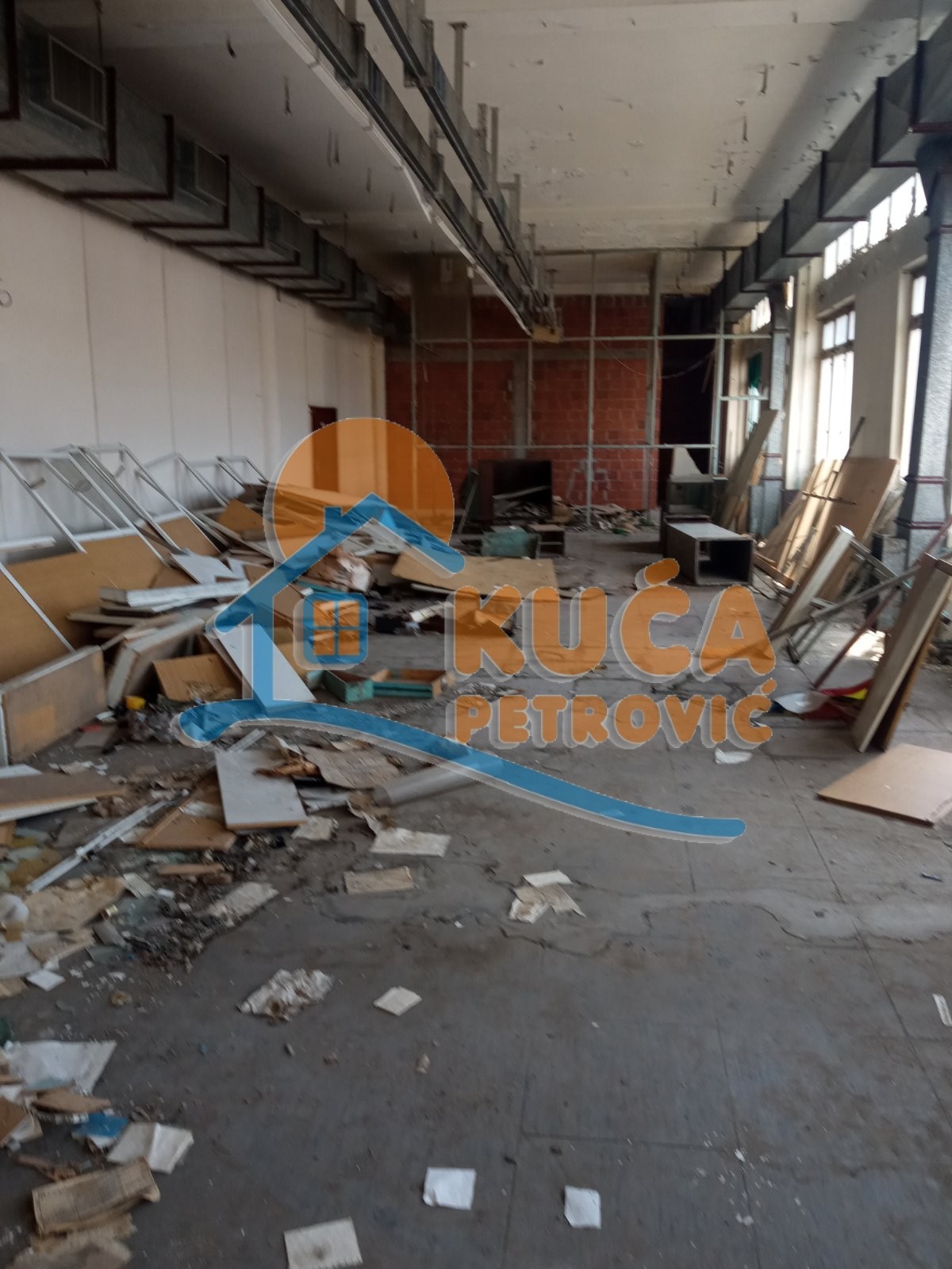 Lokal, 1260 m2, Trošarina, Bulevar svetog cara ID: i-06757 16