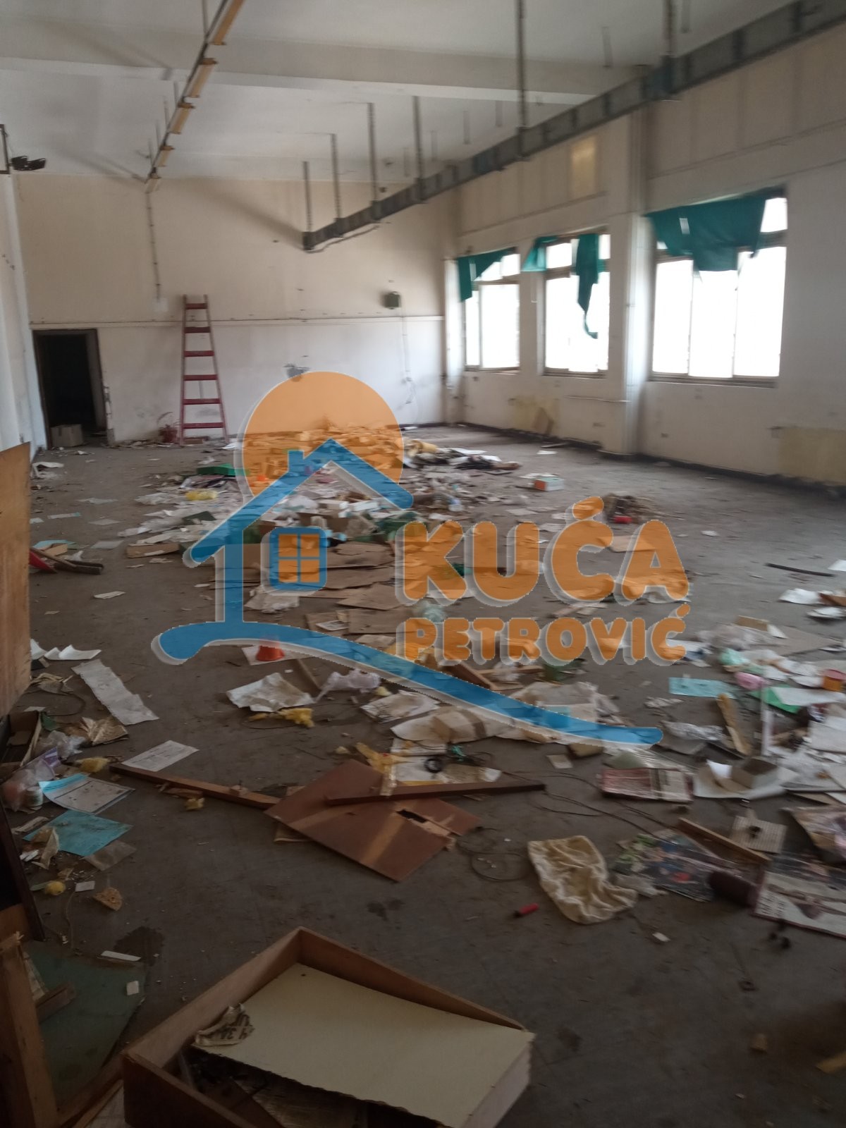 Lokal, 1260 m2, Trošarina, Bulevar svetog cara ID: i-06757 9