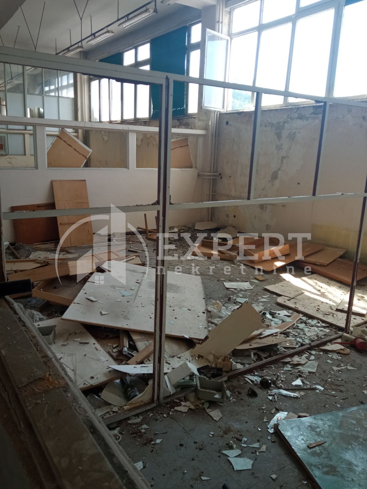 Lokal, 1260 m2, Trošarina, Bulevar svetog cara ID: i-06757 3