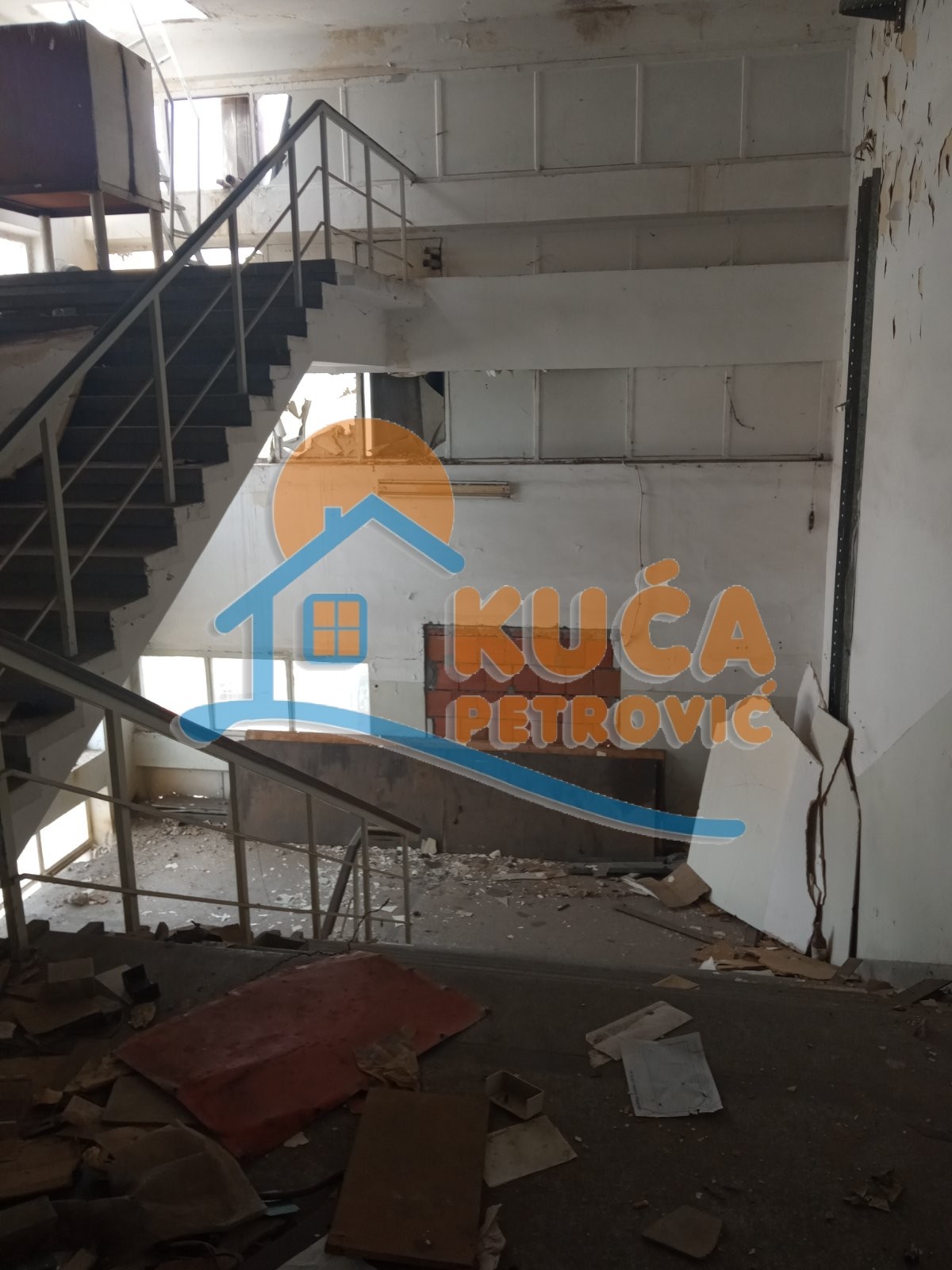 Lokal, 1260 m2, Trošarina, Bulevar svetog cara ID: i-06757 1