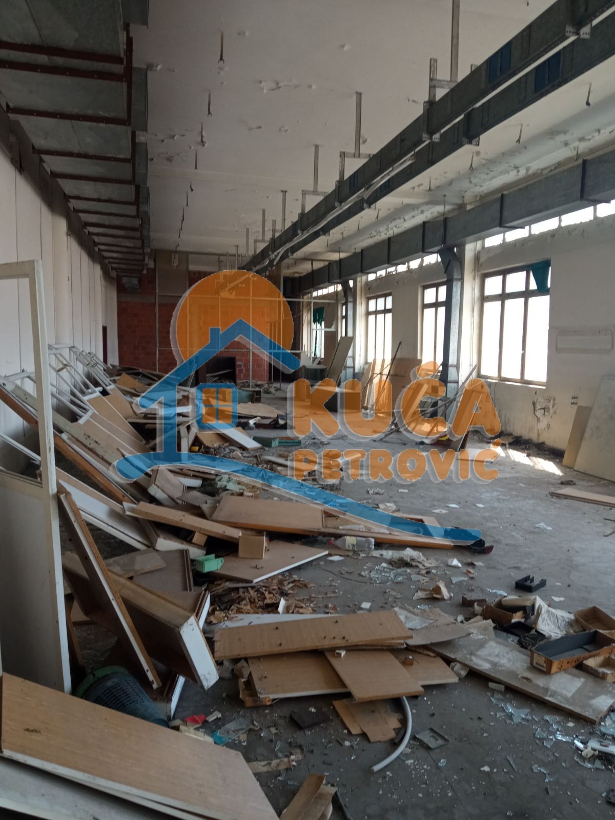 Lokal, 1260 m2, Trošarina, Bulevar svetog cara ID: i-06757 18