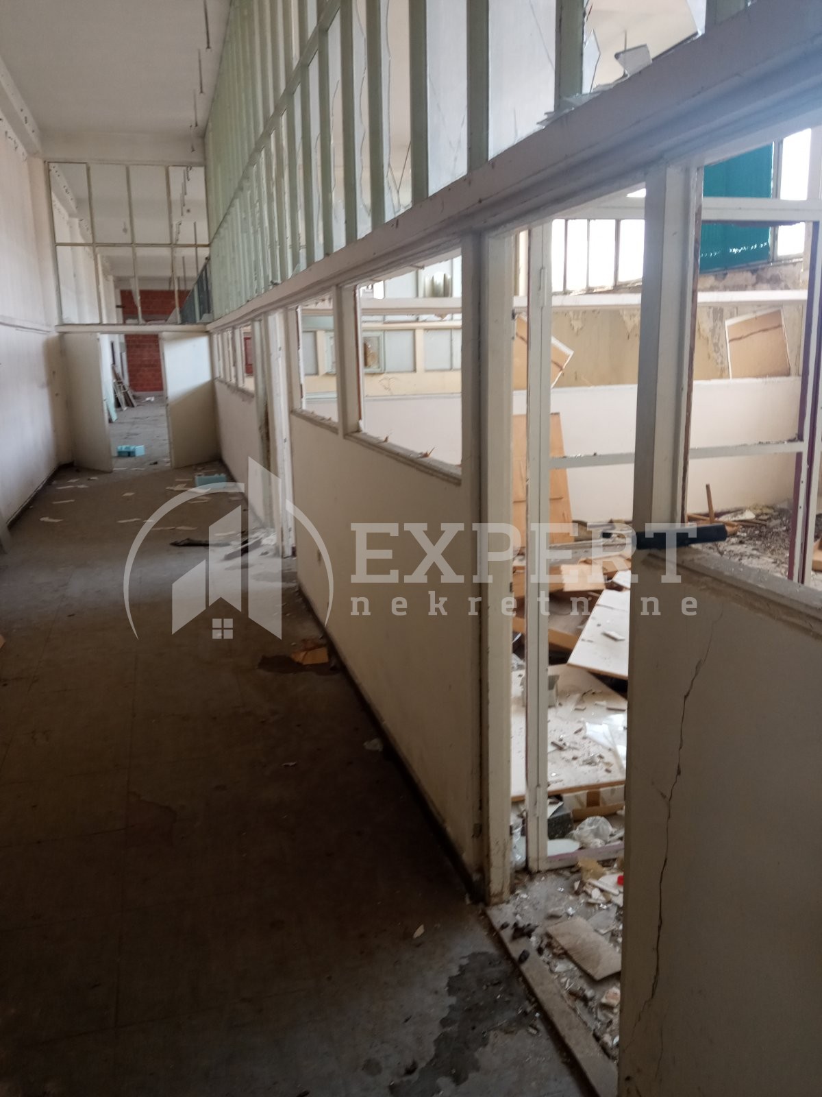 Lokal, 1260 m2, Trošarina, Bulevar svetog cara ID: i-06757 4