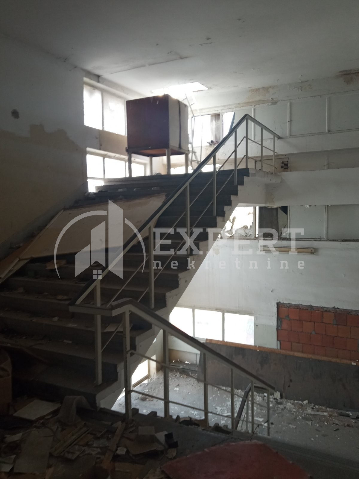 Lokal, 1260 m2, Trošarina, Bulevar svetog cara ID: i-06757 7