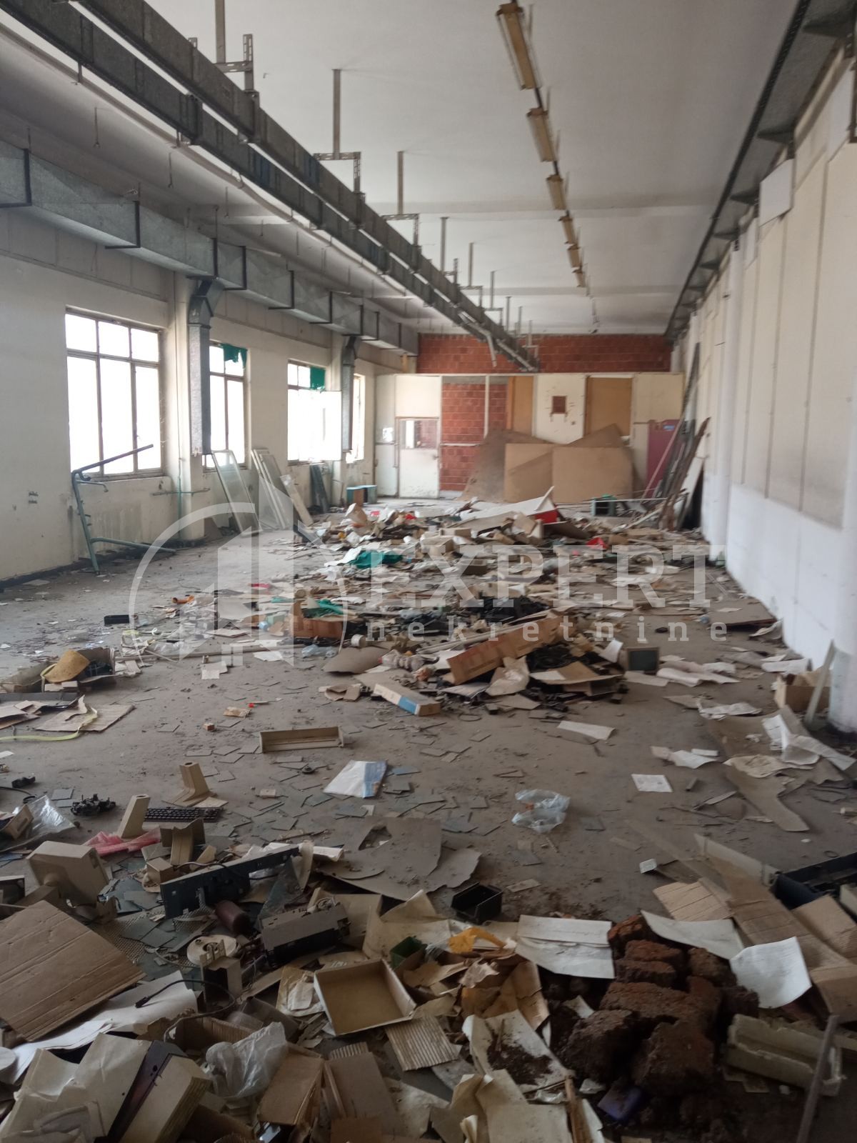 Lokal, 1260 m2, Trošarina, Bulevar svetog cara ID: i-06757 8