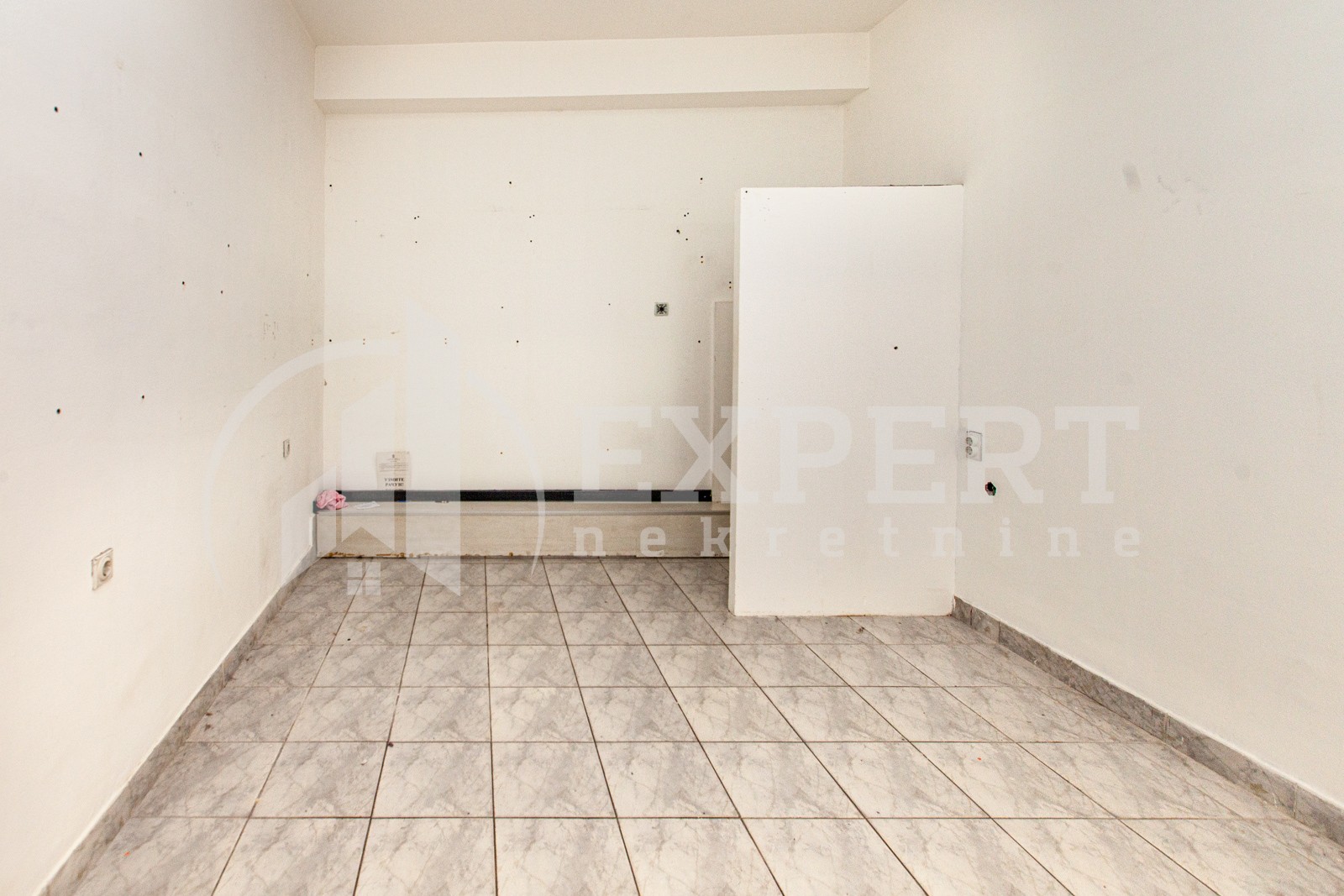 Lokal, 14 m2, Centar, Obrenovićeva ID: p-02521 2