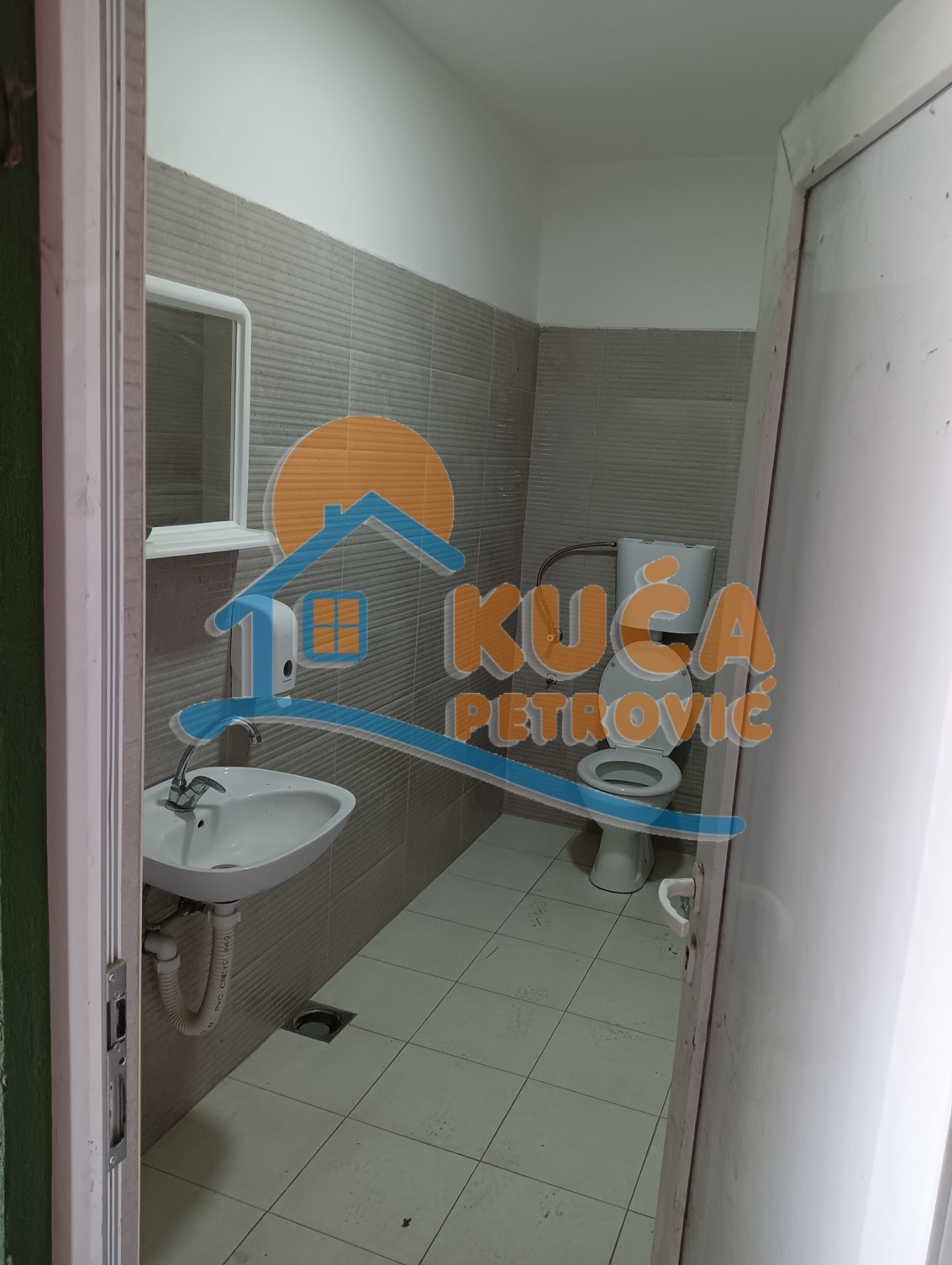 Lokal, 1420 m2, Trošarina, Bulevar svetog cara ID: i-06692 11