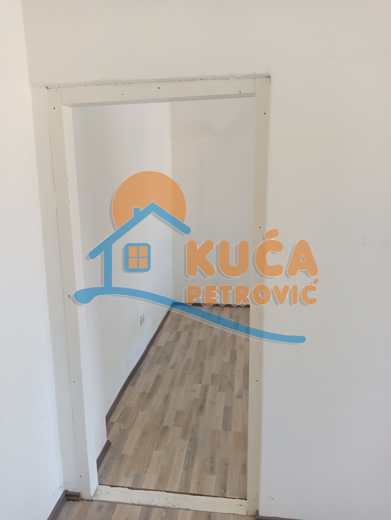 Lokal, 1420 m2, Trošarina, Bulevar svetog cara ID: i-06692 8