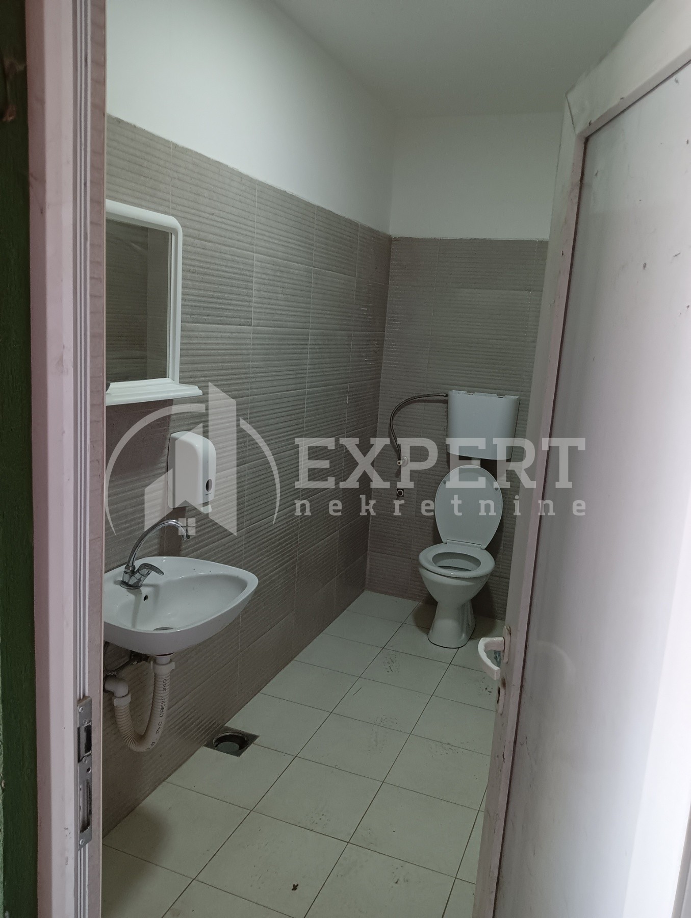 Lokal, 1420 m2, Trošarina, Bulevar svetog cara ID: i-06692 11