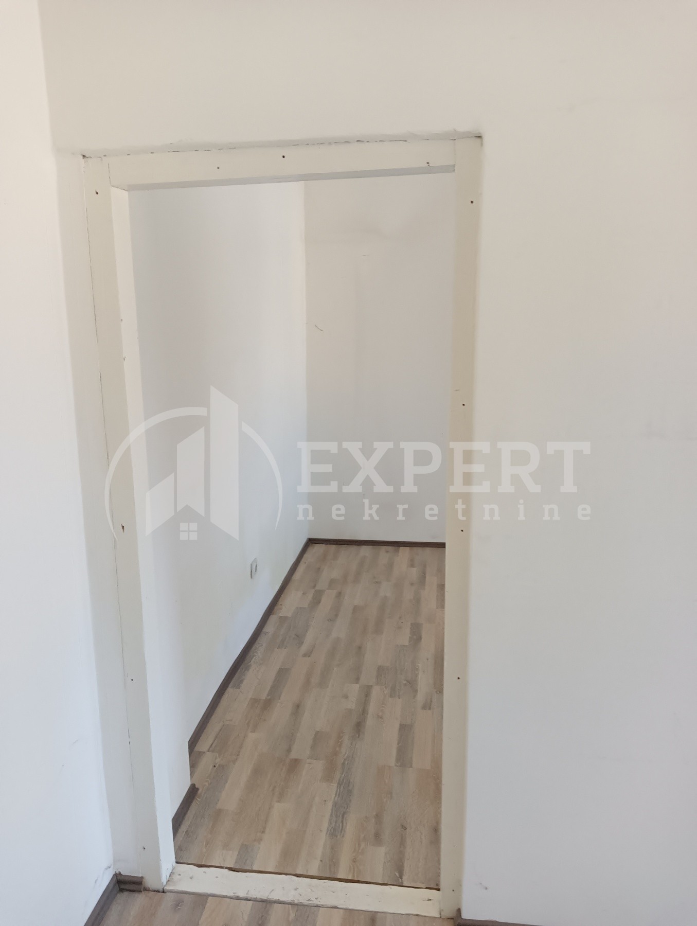 Lokal, 1420 m2, Trošarina, Bulevar svetog cara ID: i-06692 8