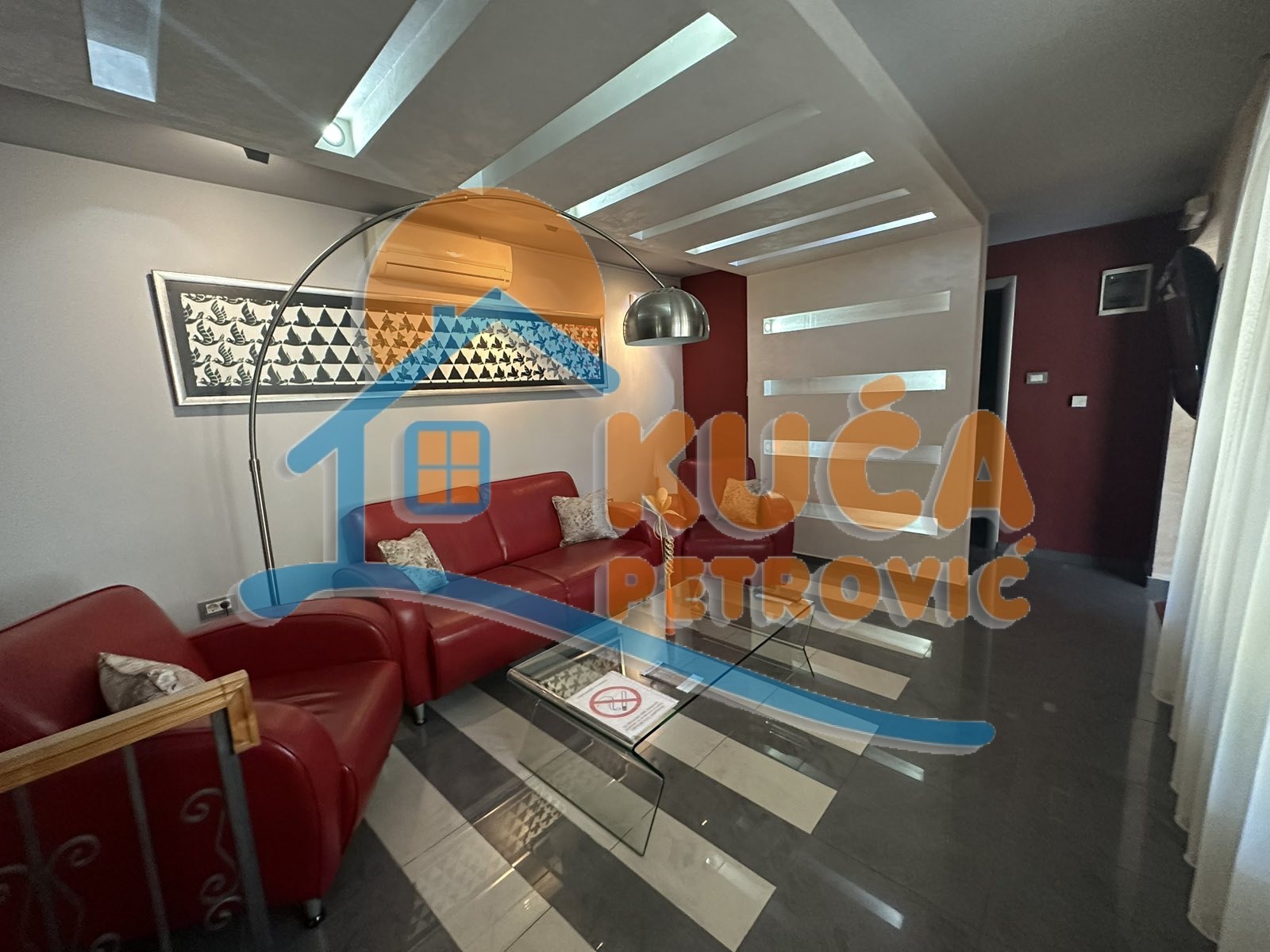 Lokal, 200 m2, Centar, Jeronimova ID: i-09200 2